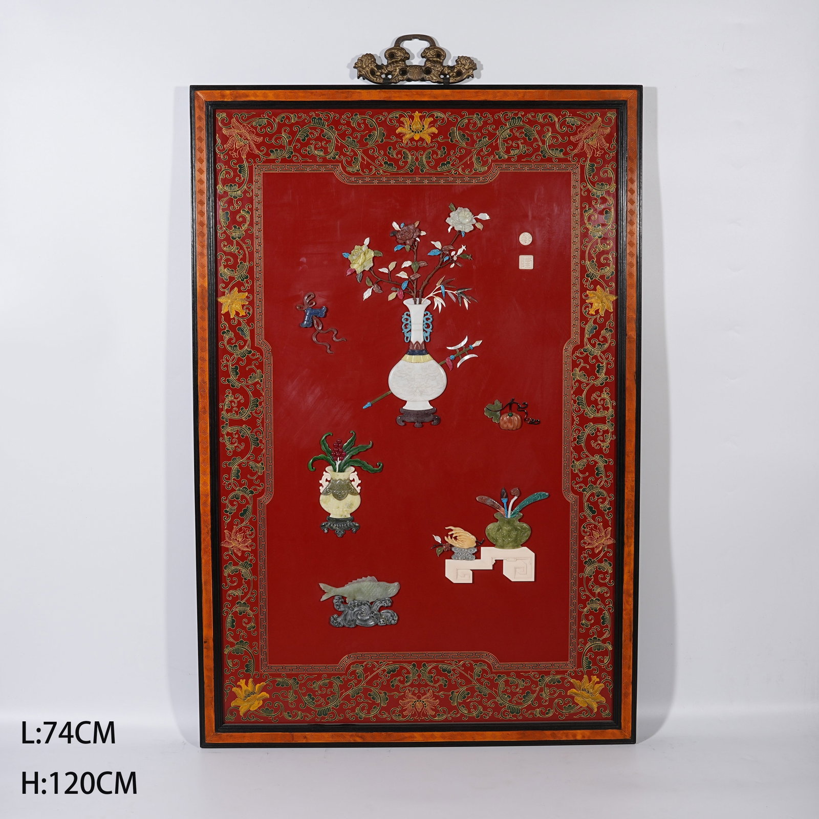 A RED SANDALWOOD HANGING SCREEN WITH FLORAL PATTERNS AND PRECIOUS STONE INLAY: Red Sandalwood Hanging Screen with Floral Patterns and Precious Stone Inlay
