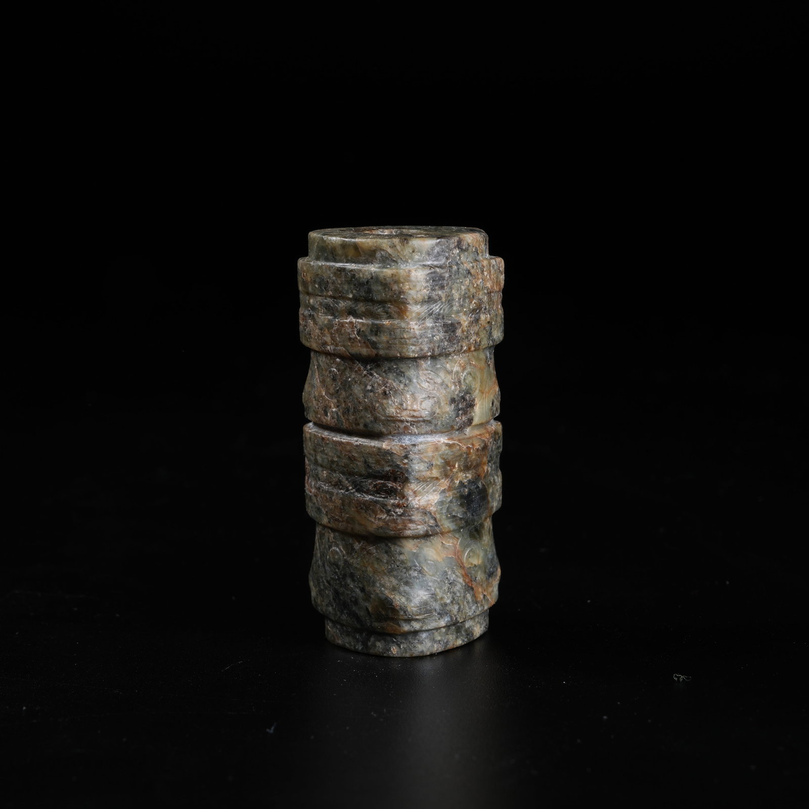 A CONG-STYLE LEZI OF ANCIENT JADE (1 of 9)