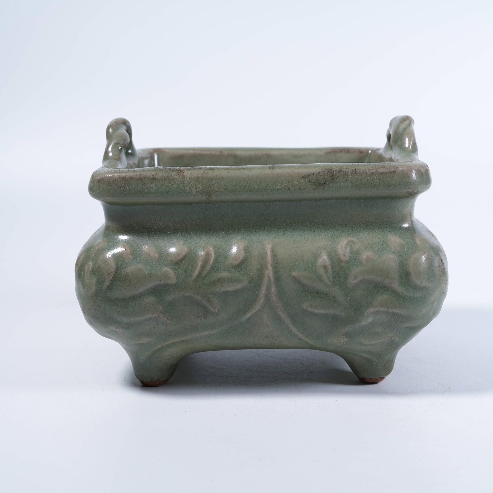 A TWISTED WIRE-EARED CENSER WITH CARVED DECORATION OF LONGQUAN KILN (1 of 9)