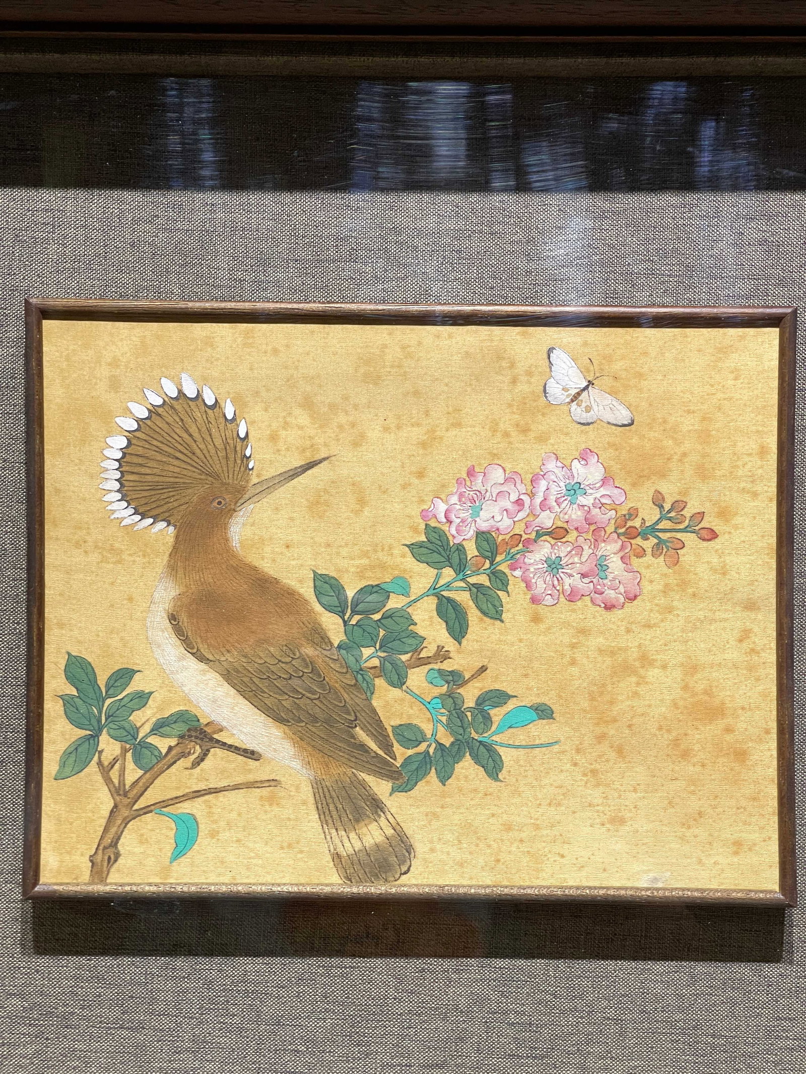 A FRAMED HOOPOE BIRD PAINTING ON SILK, ANONYMOUS. (1 of 8)