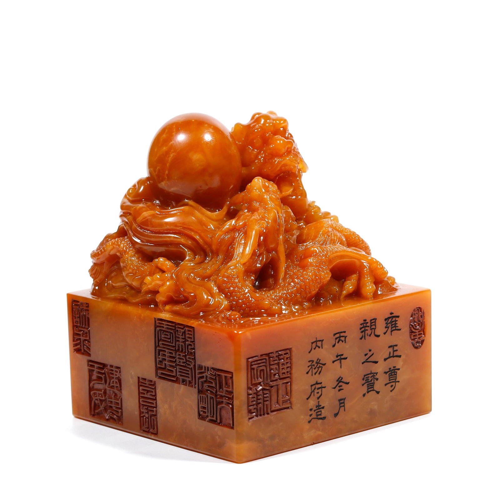 A SHOUSHAN TIANHUANG STONE SEAL CARVED WITH DRAGON PATTERNS: Shoushan Tianhuang Stone Seal Carved with Dragon Patterns