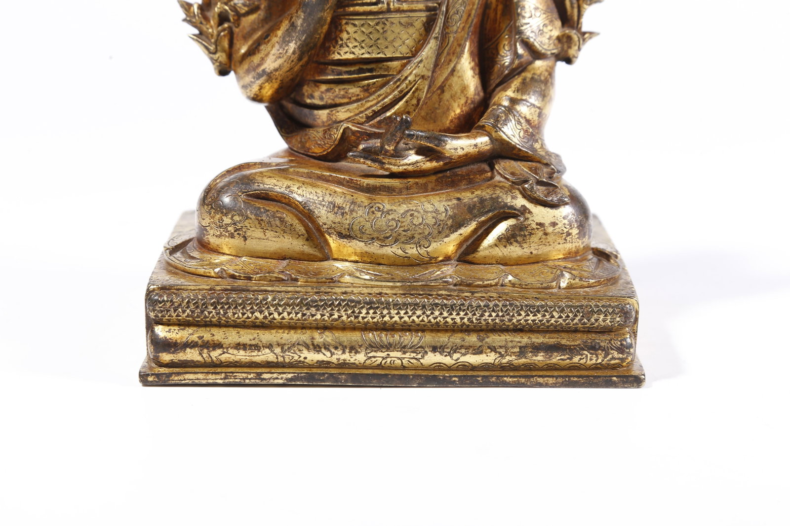 A GILT-BRONZE LAMA FIGURE - 3