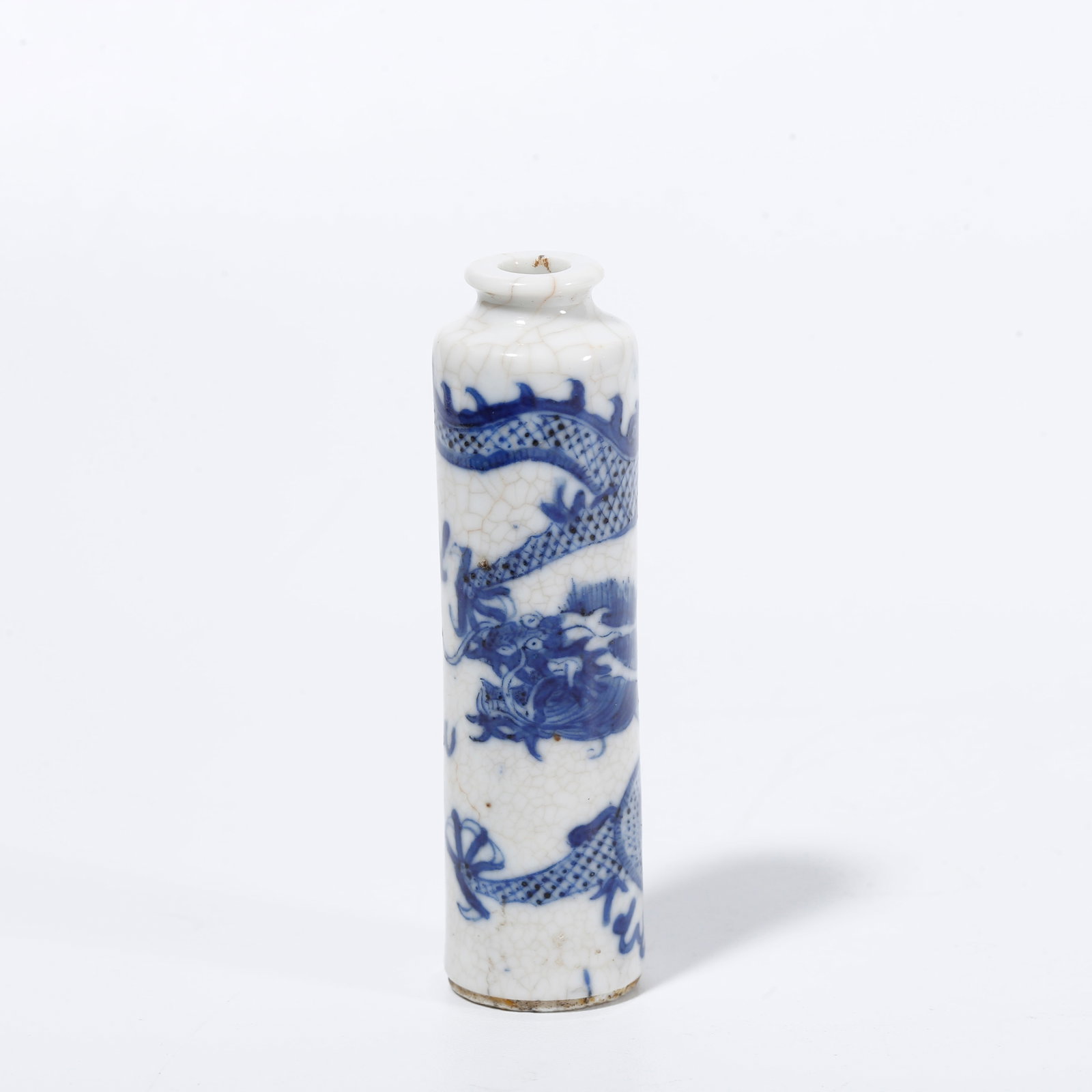 A BLUE AND WHITE SNUFF BOTTLE WITH DRAGON PATTERNS (1 of 9)
