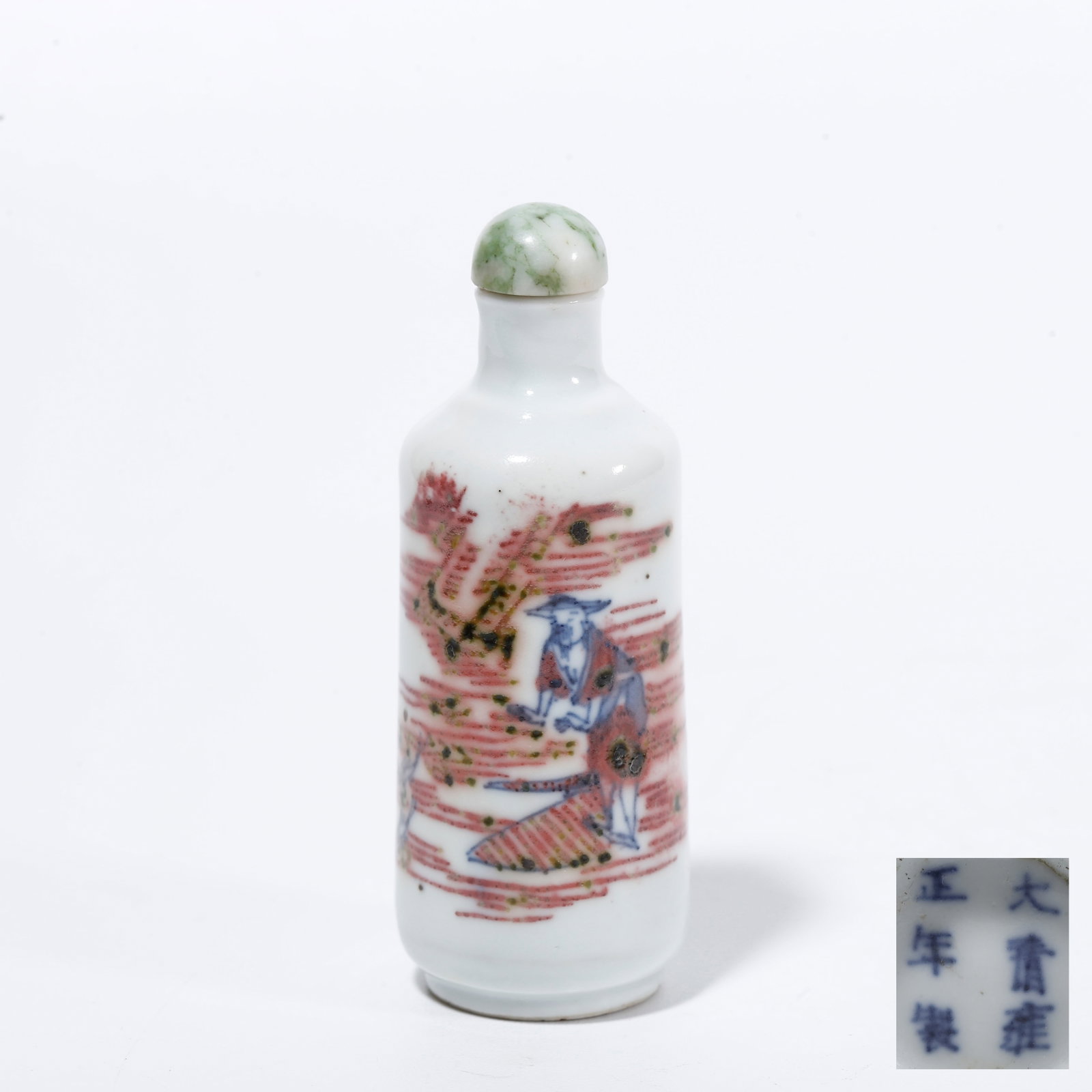 A BLUE AND WHITE UNDERGLAZE RED SNUFF BOTTLE WITH NARRATIVE FIGURE SCENES: Blue and White Underglaze Red Snuff Bottle with Narrative Figure Scenes