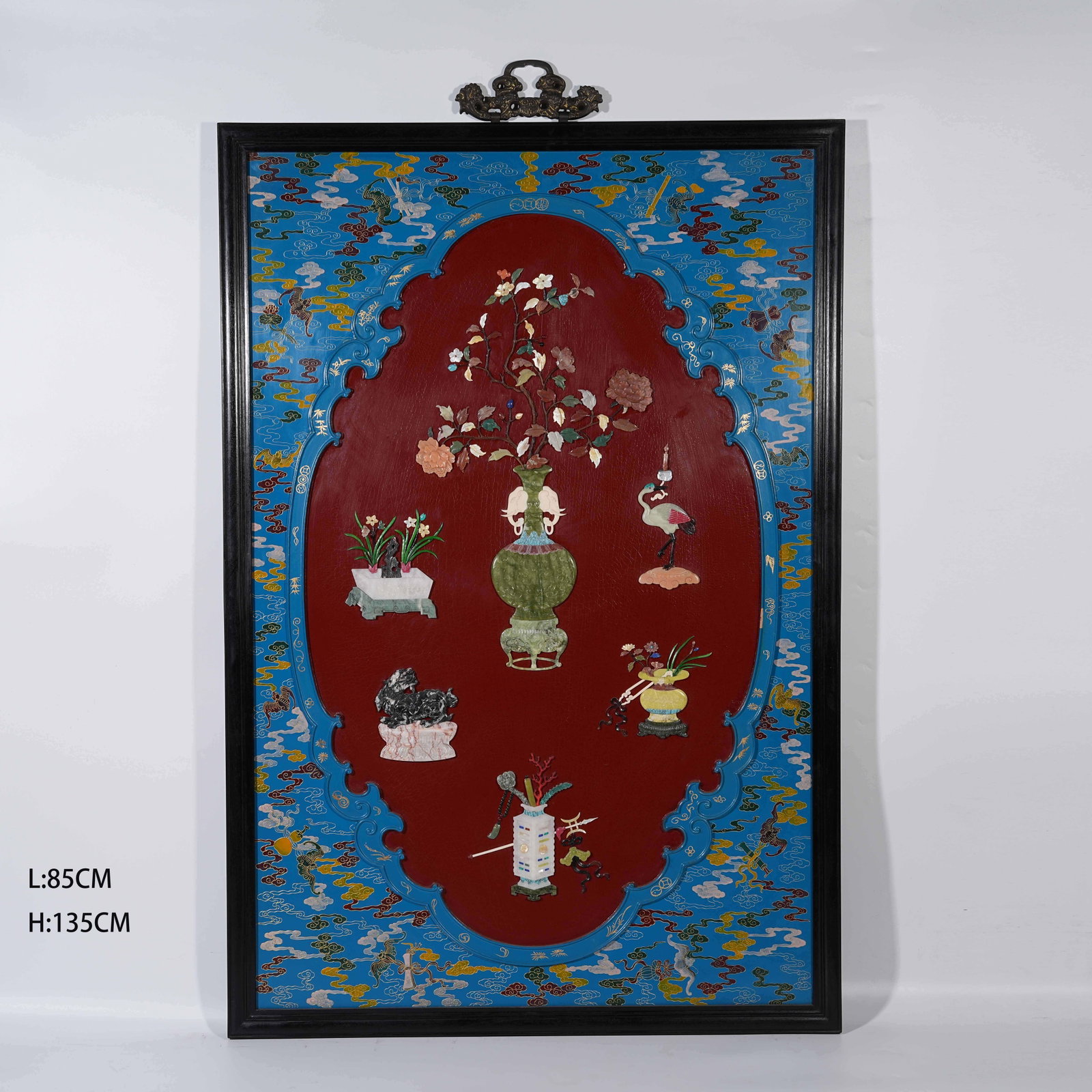 A RED SANDALWOOD HANGING SCREEN WITH ANTIQUE PATTERNS: Red Sandalwood Hanging Screen with Antique Patterns
