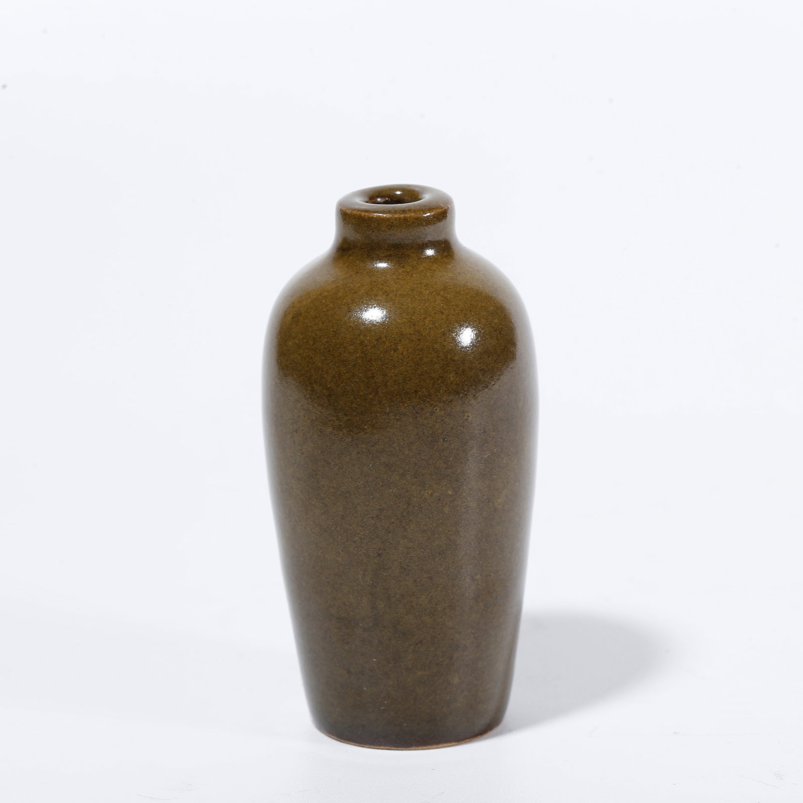 A TEA-DUST GLAZE SNUFF BOTTLE (1 of 8)