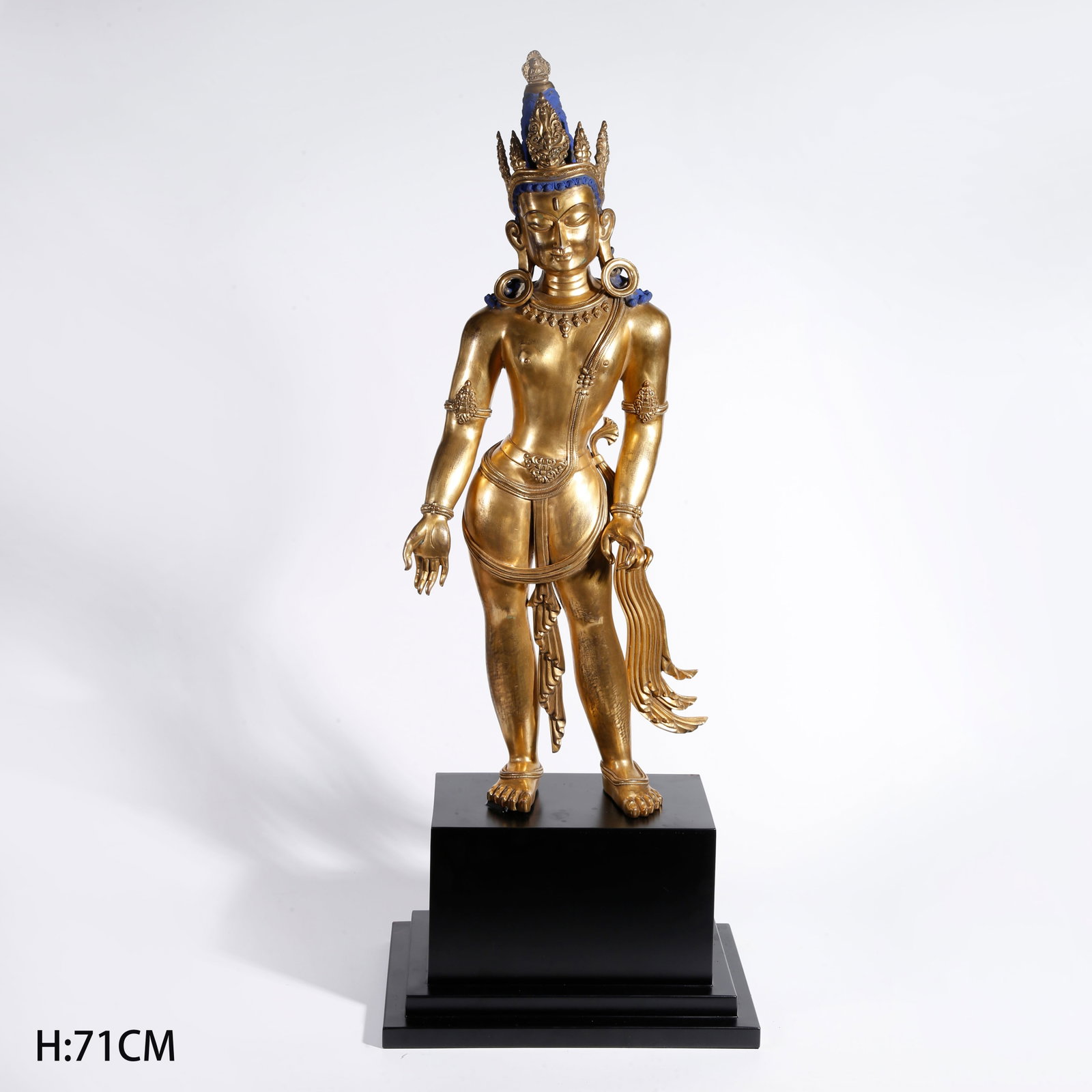 A GILT BRONZE STANDING BUDDHA STATUE (1 of 10)