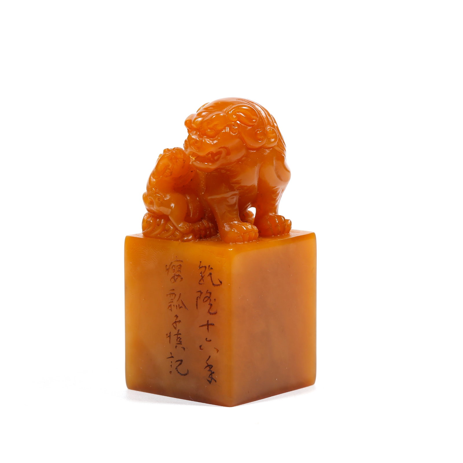 A SHOUSHAN TIANHUANG STONE SEAL CARVED WITH LION AND CUB KNOB (1 of 9)
