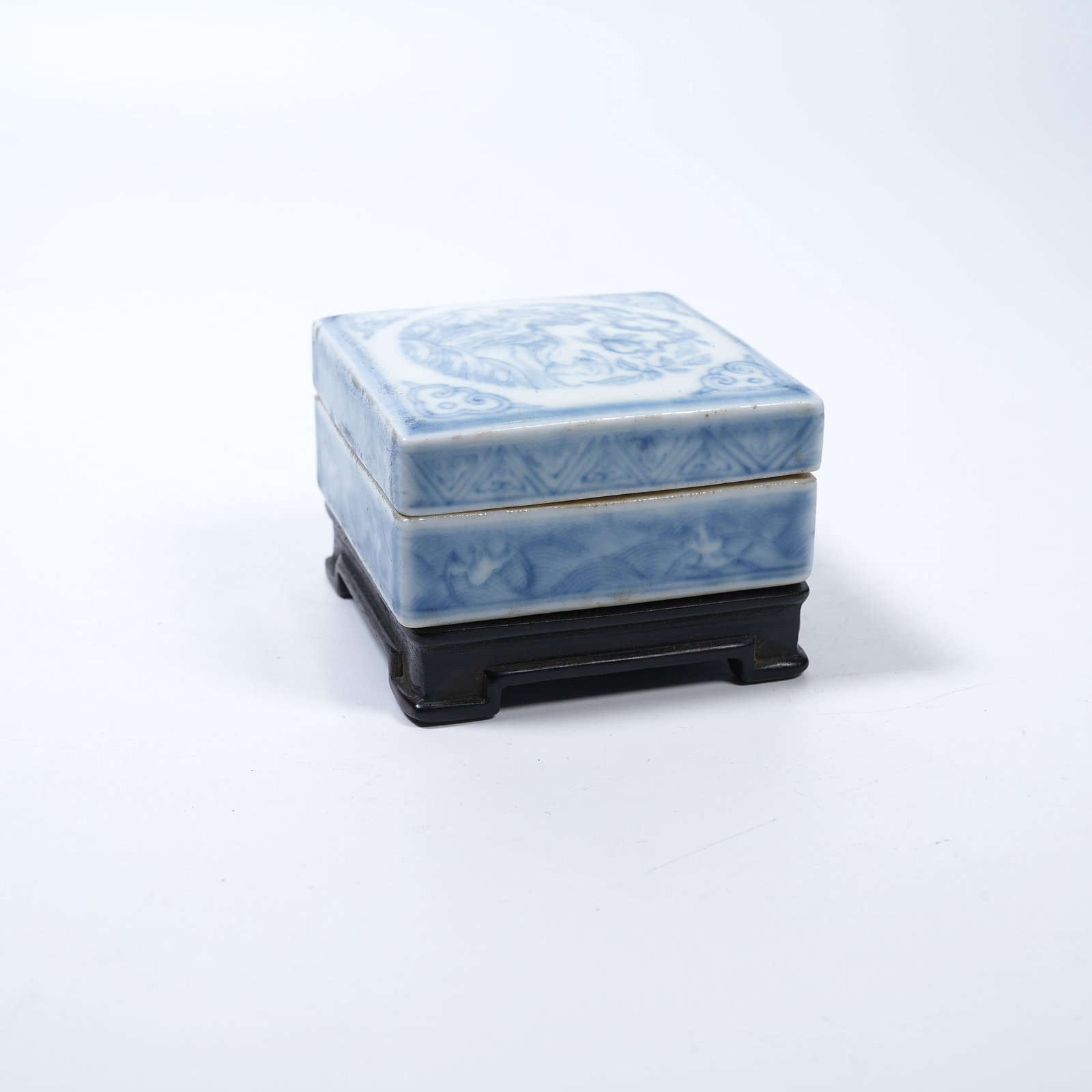 A SQUARE BLUE AND WHITE INK PASTE BOX WITH ROCKERY, FLORAL AND AUSPICIOUS FRUIT PATTERNS (1 of 8)