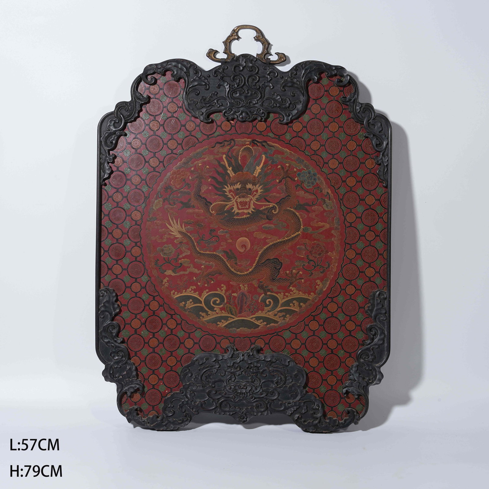A RED SANDALWOOD HANGING SCREEN WITH CLOUD AND DRAGON PATTERNS IN PAINTED LACQUER: Red Sandalwood Hanging Screen with Cloud and Dragon Patterns in Painted Lacquer