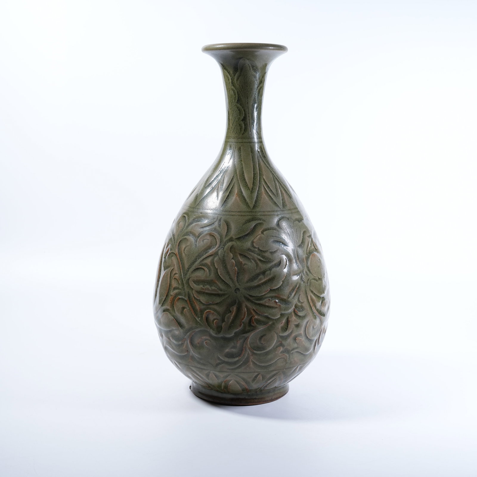 A YUHUCHUN VASE WITH INCISED FLORAL DESIGN OF YAOZHOU KILN (1 of 9)