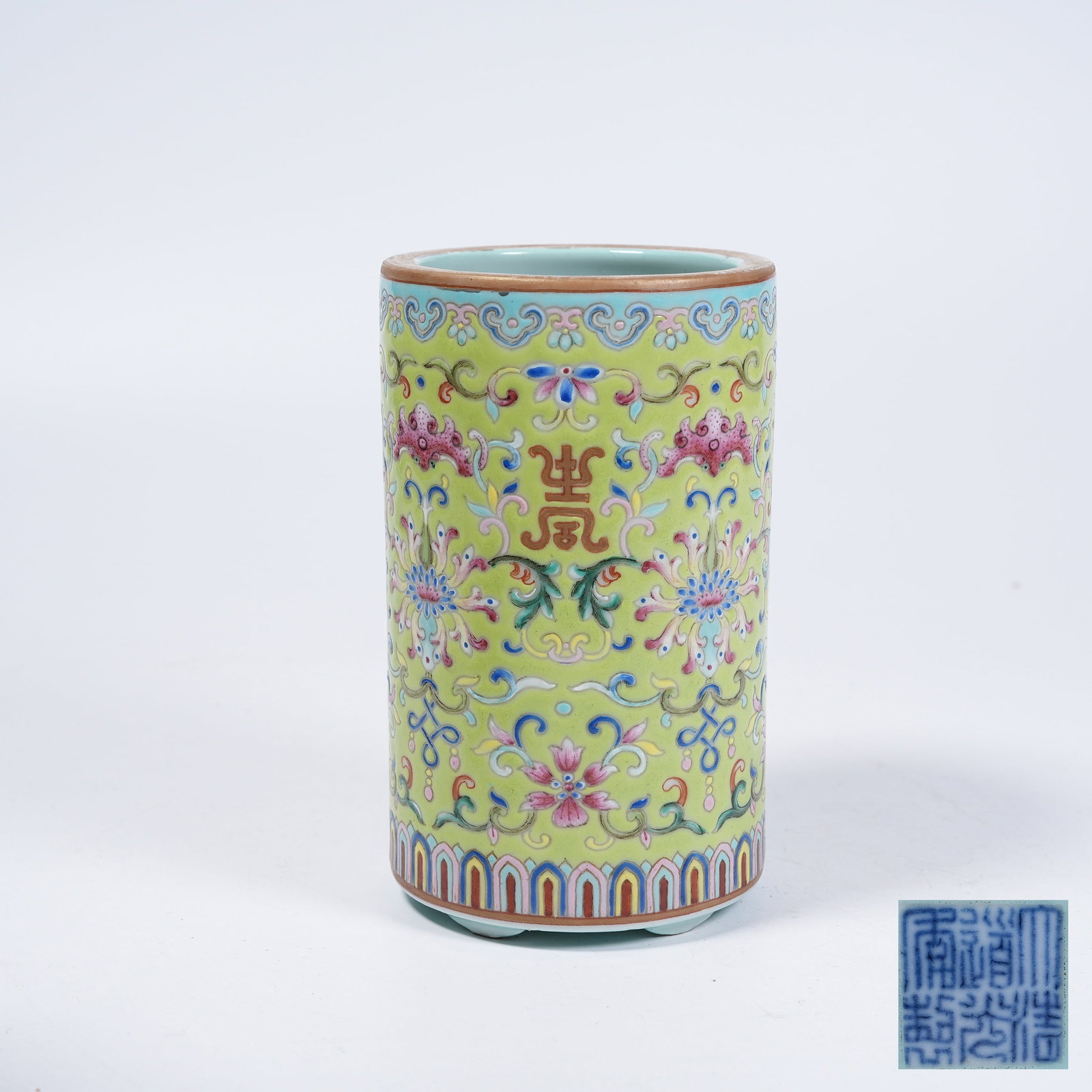 A BRUSH POT WITH GREEN GROUND FAMILLE ROSE TREASURE FLOWER PATTERN (1 of 9)