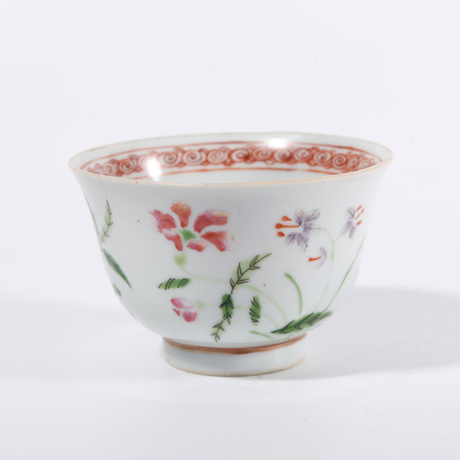 A FAMILLE ROSE CUP WITH FLORAL PATTERNS (1 of 8)