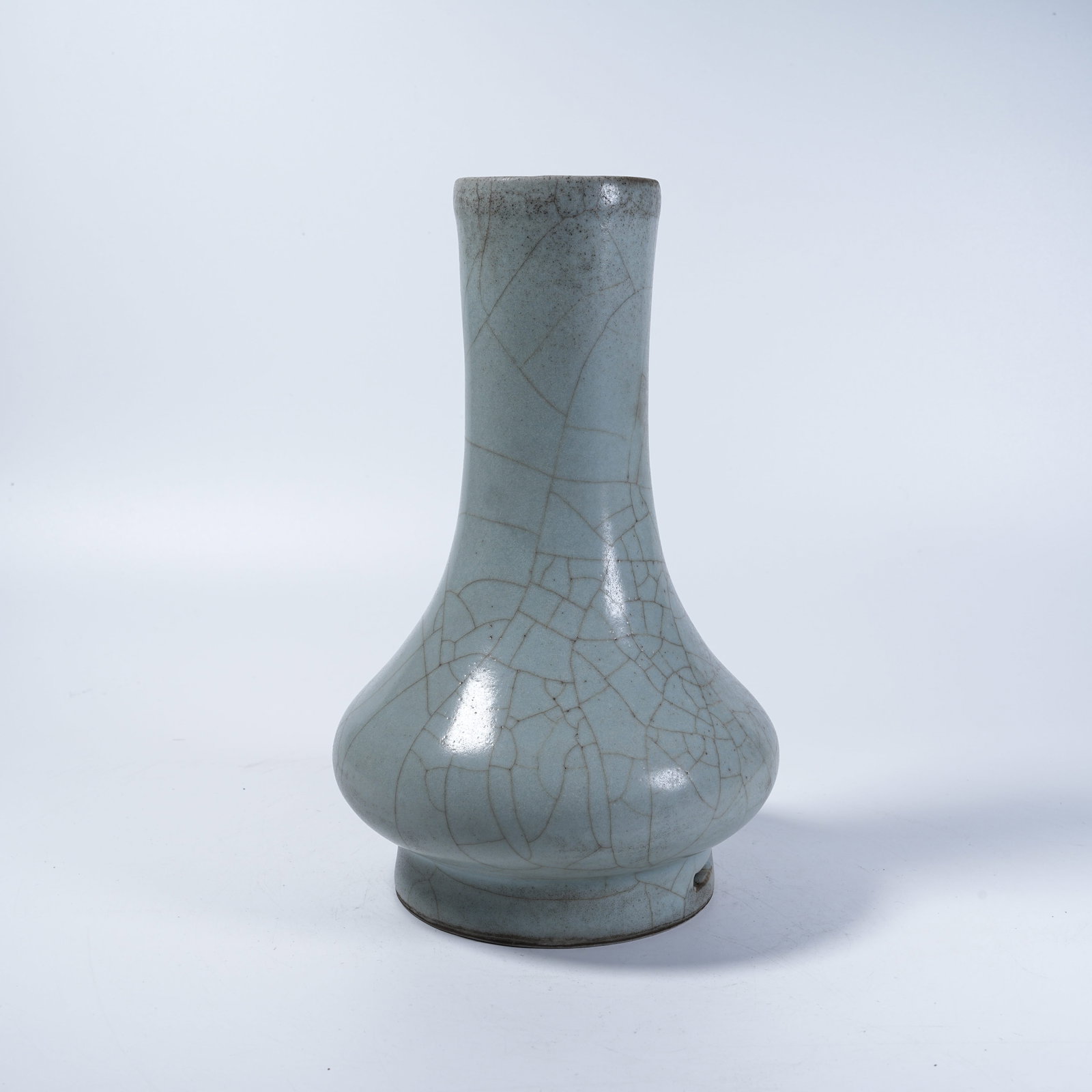 A WATER CHESTNUT SHAPED VASE OF GUAN KILN (1 of 9)