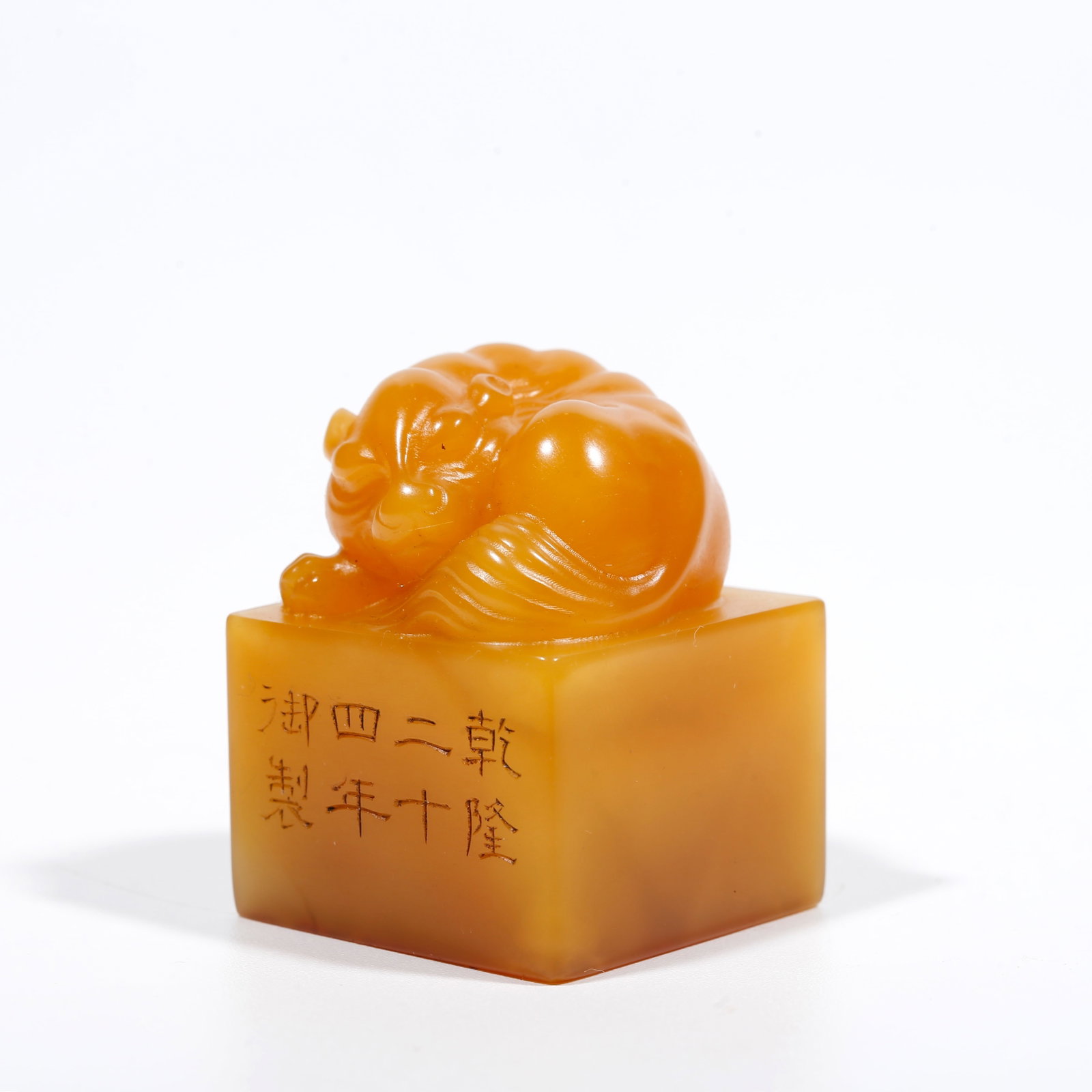 A SHOUSHAN TIANHUANG STONE SEAL CARVED WITH BEAST KNOB (1 of 9)