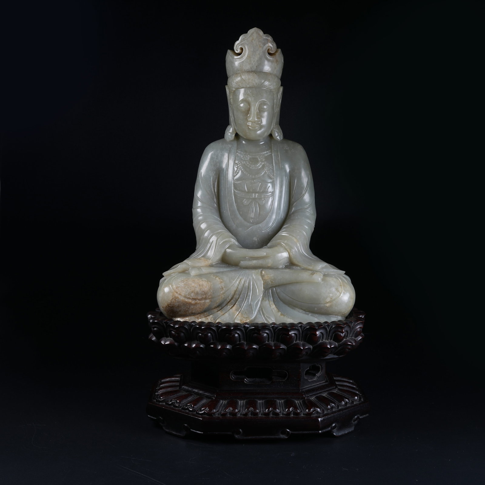 A SEATED GUANYIN STATUE OF HETIAN JADE (1 of 10)