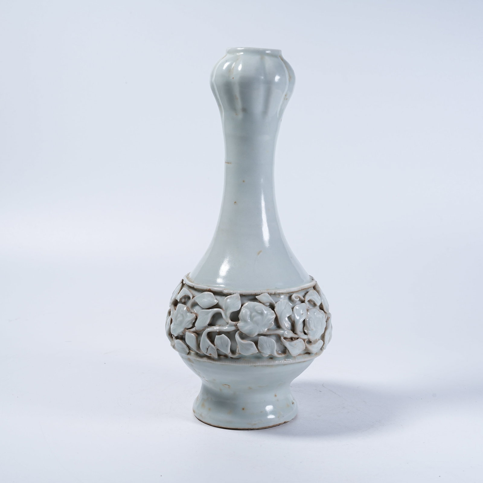 A GARLIC HEAD VASE WITH APPLIED INTERTWINED FLORAL RELIEFS OF YINGQING PORCELAIN: Garlic Head Vase with Applied Intertwined Floral Reliefs of Yingqing Porcelain