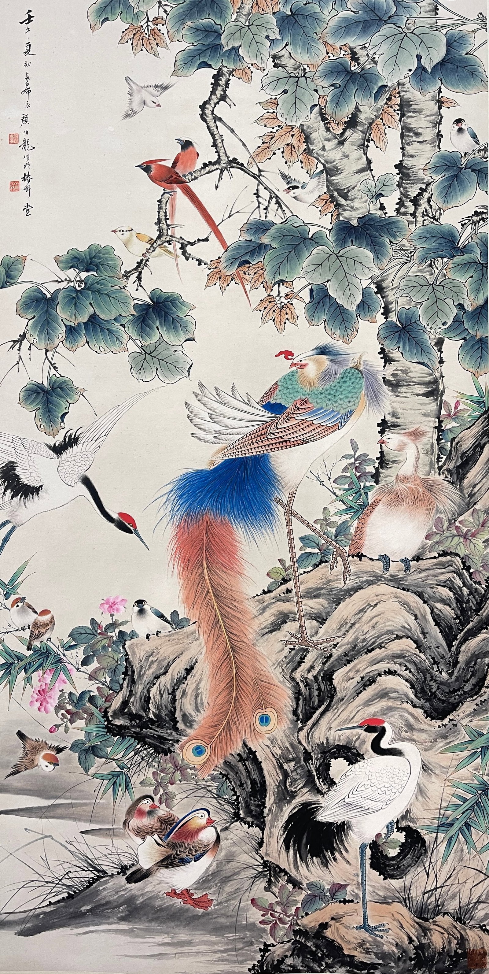 A VERTICAL SCROLL HUNDRED BIRDS PAYING HOMAGE TO PHOENIX PAINTING ON PAPER BY YAN BOLONG.顏 (1 of 13)