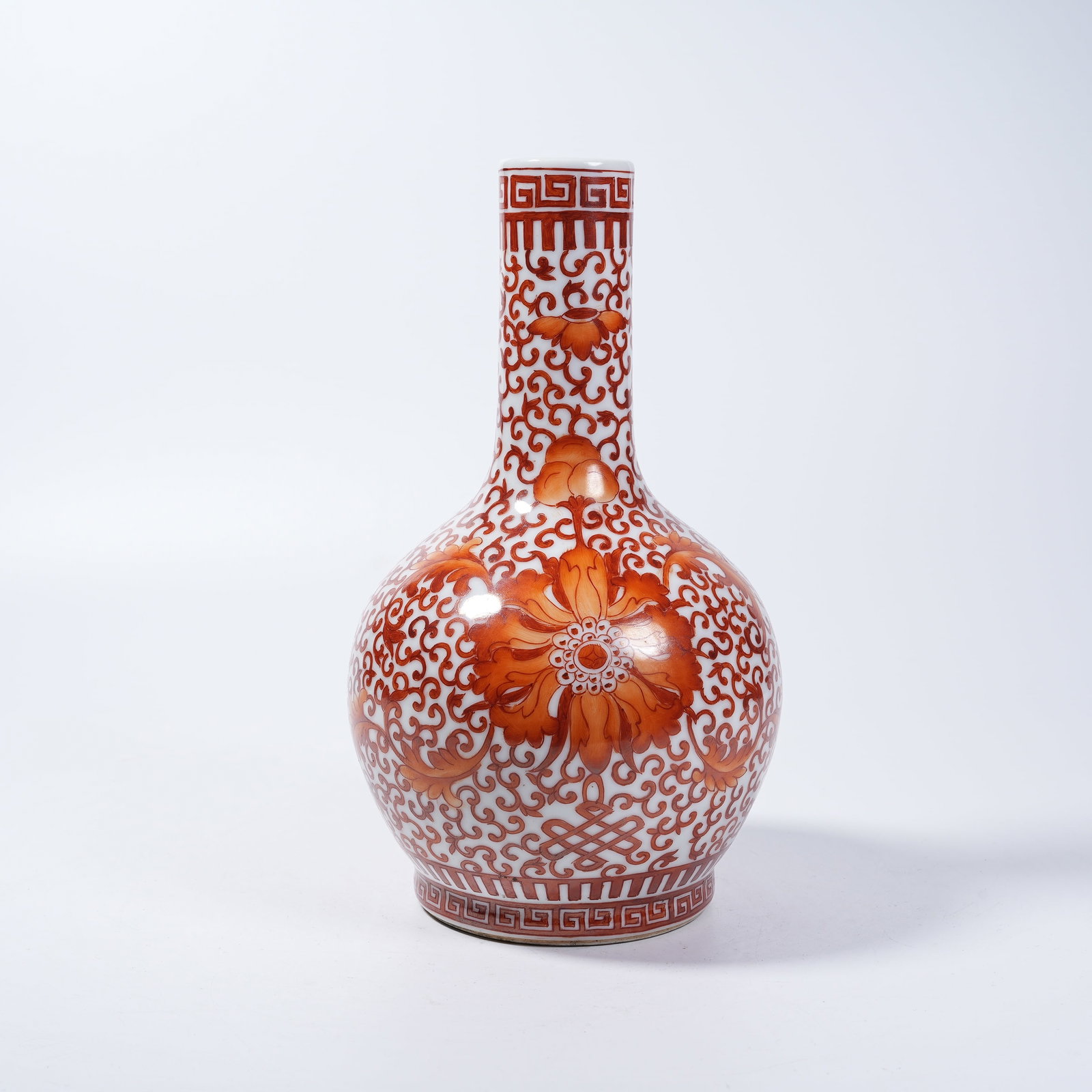 A LONG-NECK VASE WITH IRON RED INTERLOCKING FLORAL PATTERN: Long-neck Vase with Iron Red Interlocking Floral Pattern
