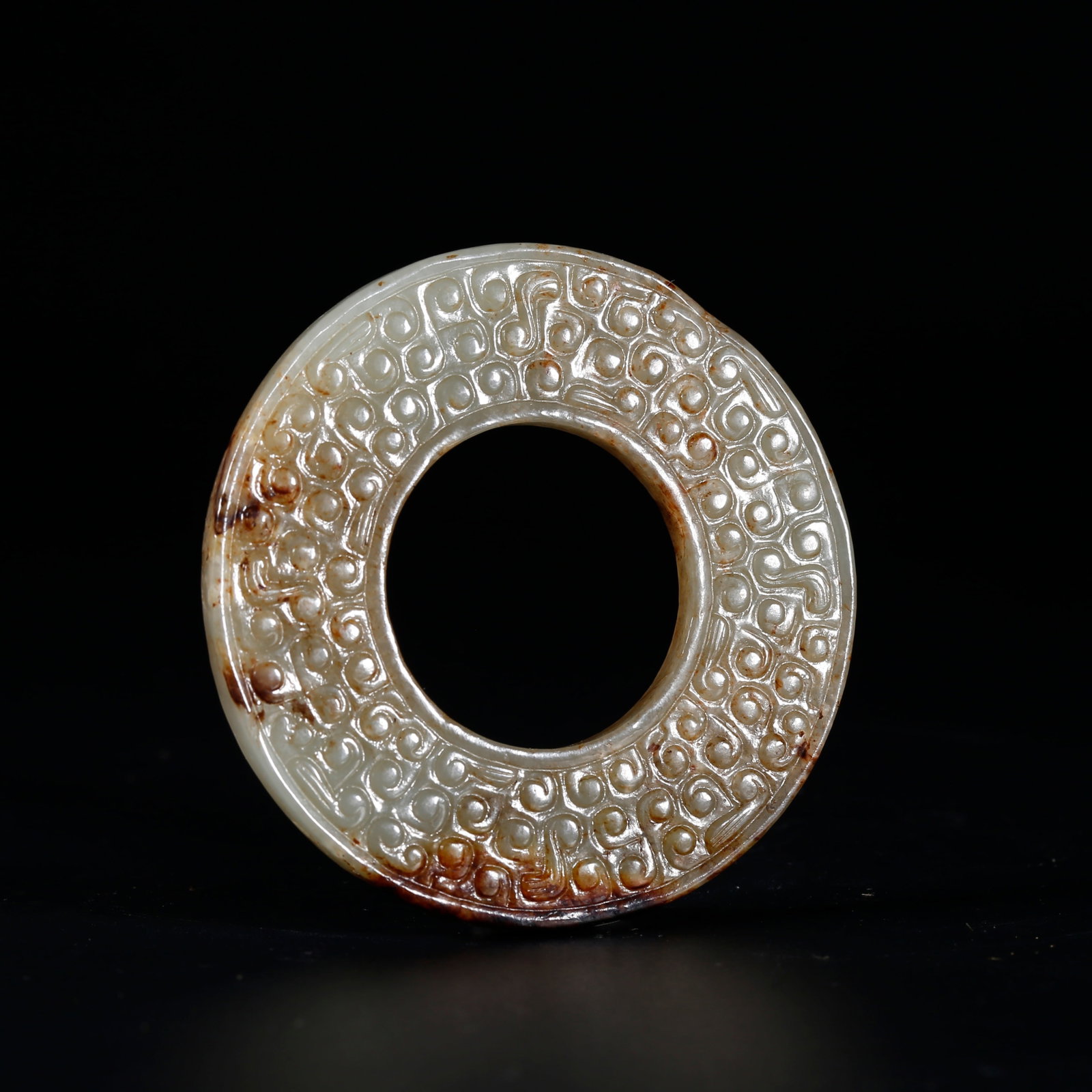 A ANCIENT JADE RING CARVED WITH NAIL HEAD PATTERNS (1 of 9)