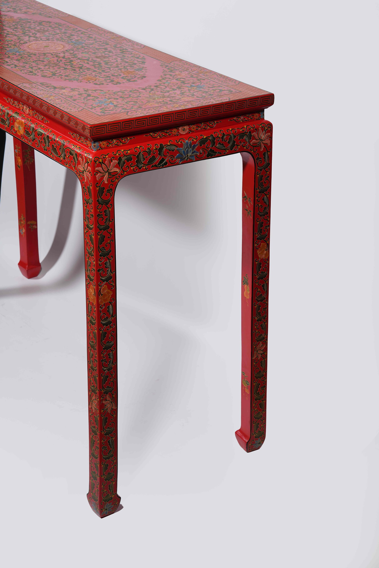 A RED CARVED LACQUER SIDE TABLE WITH INTERLOCKING FLORAL PATTERNS - 11