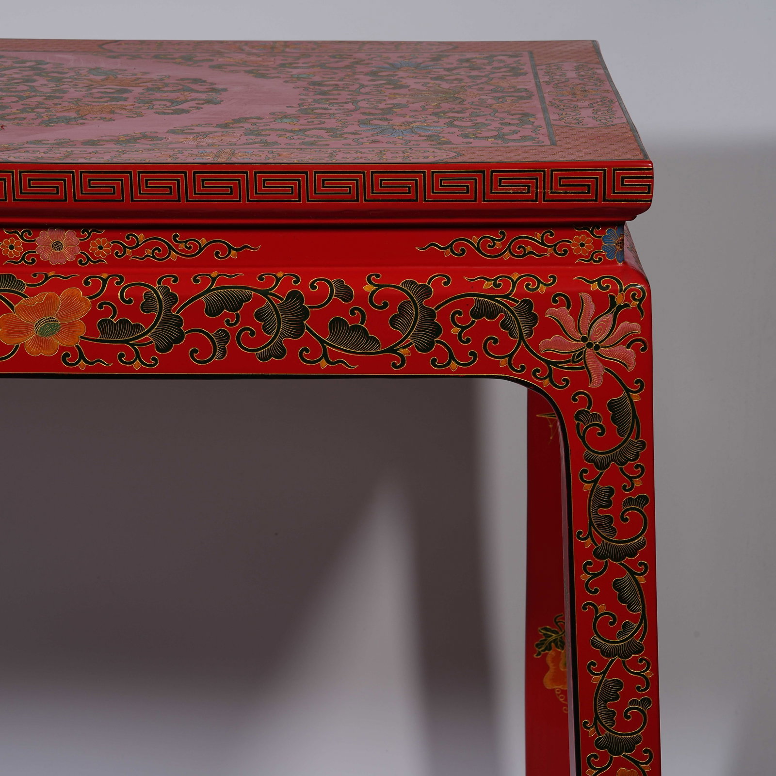 A RED CARVED LACQUER SIDE TABLE WITH INTERLOCKING FLORAL PATTERNS - 2