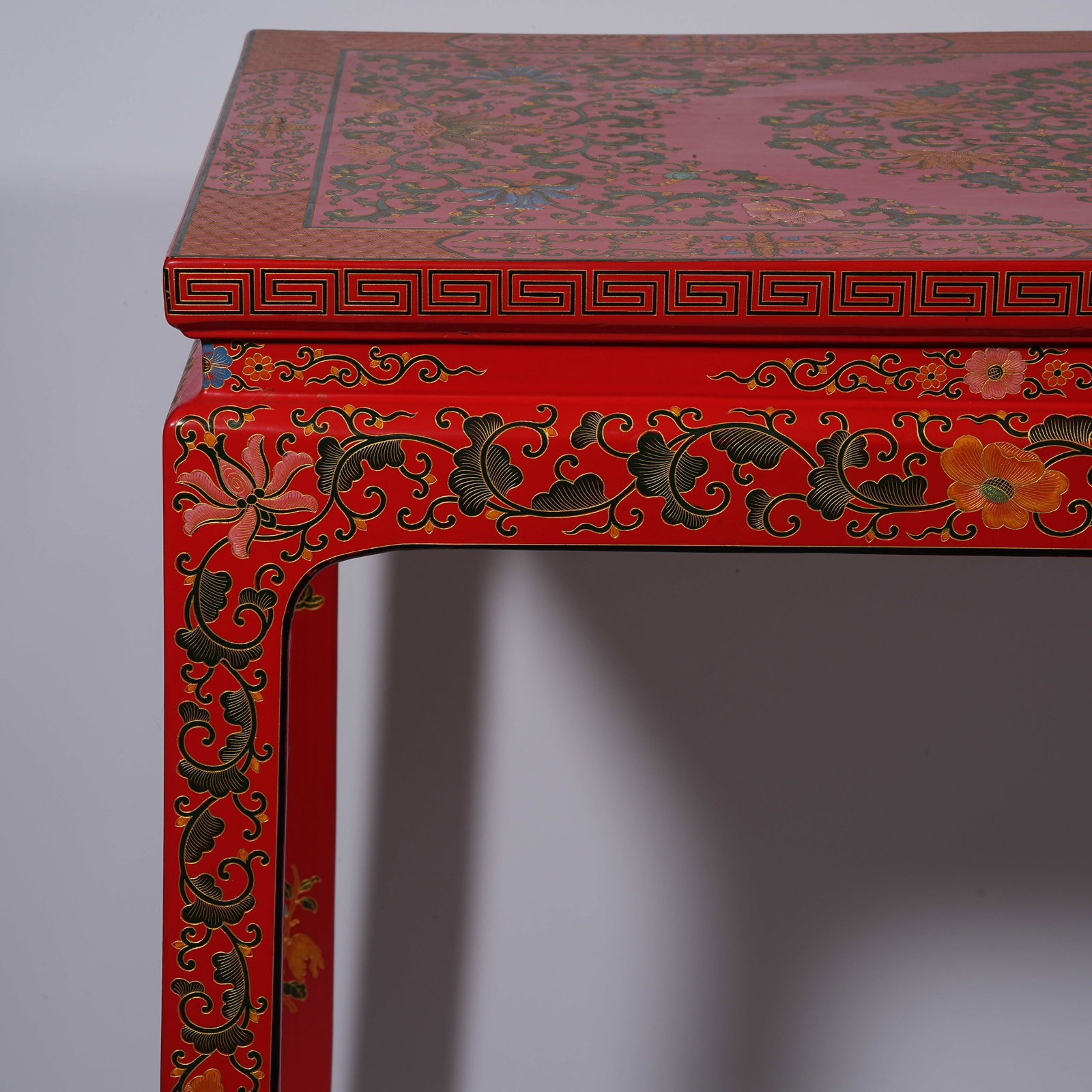 A RED CARVED LACQUER SIDE TABLE WITH INTERLOCKING FLORAL PATTERNS - 4