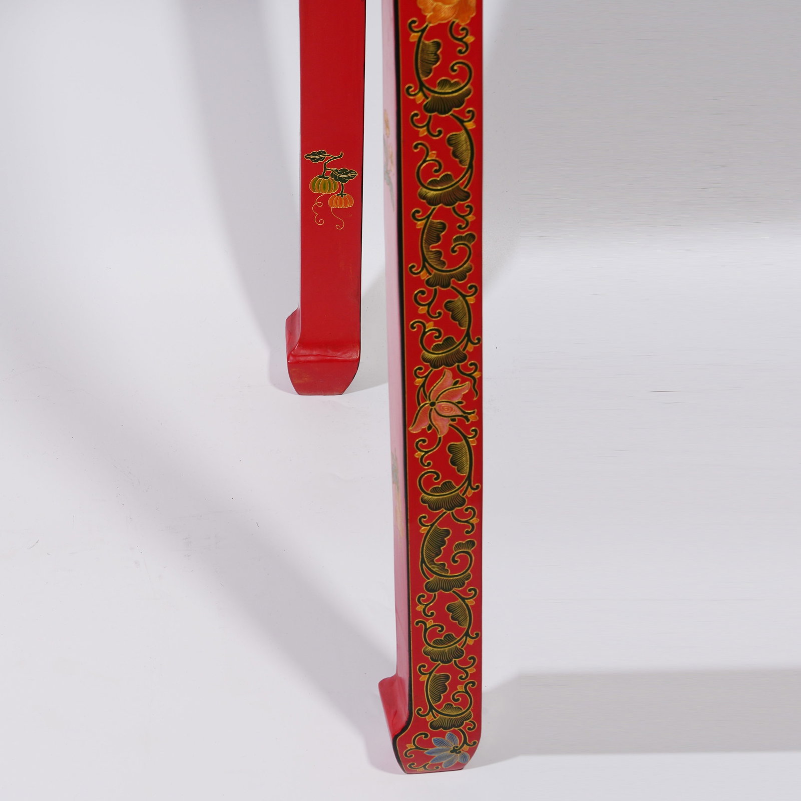 A RED CARVED LACQUER SIDE TABLE WITH INTERLOCKING FLORAL PATTERNS - 6