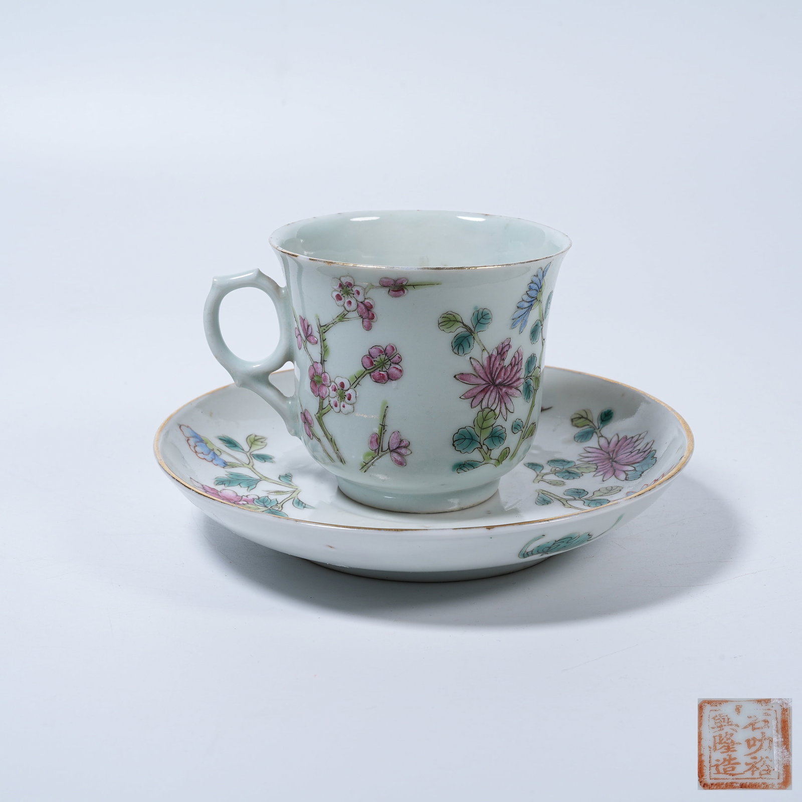 A SET OF FAMILLE ROSE CUP SAUCERS WITH FLORAL PATTERNS: Set of Famille Rose Cup Saucers with Floral Patterns