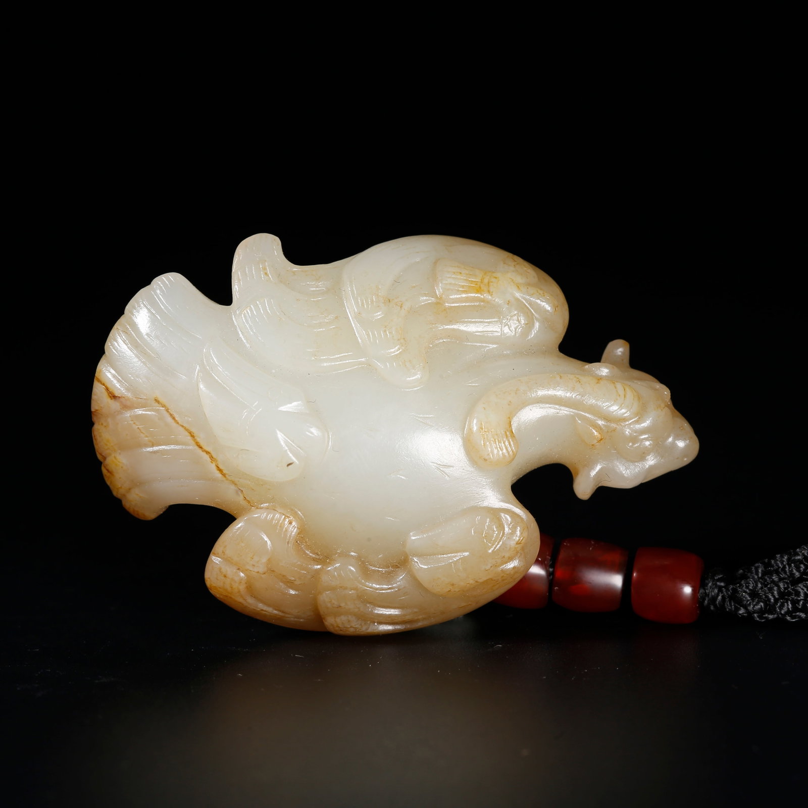 A ANCIENT JADE BIRD PENDANT (1 of 10)