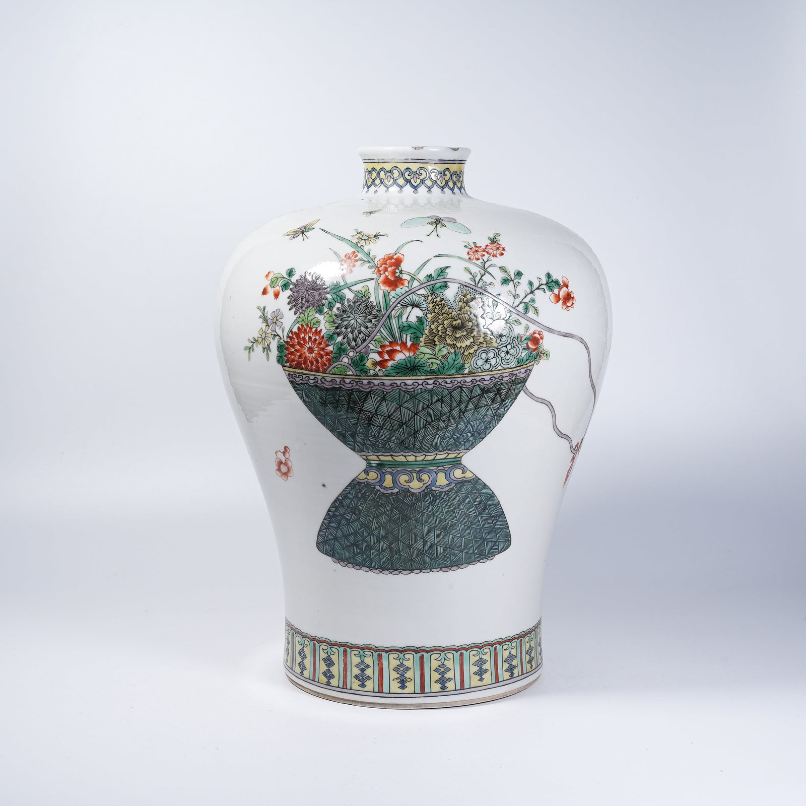 A PLUM VASE WITH WUCAI FLOWER AND BUTTERFLY PATTERN (1 of 10)