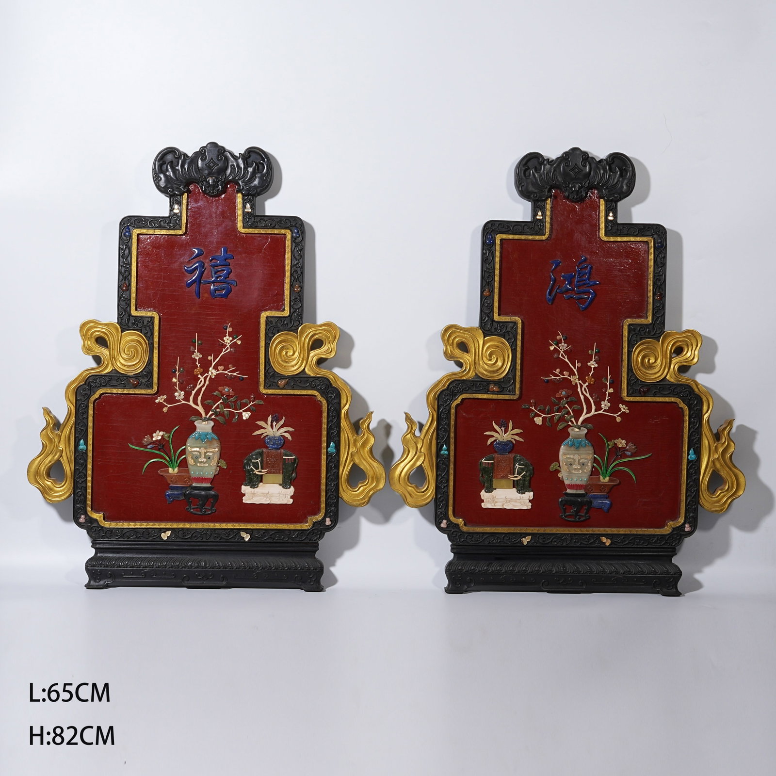 A SET OF TWO RED SANDALWOOD HANGING SCREENS WITH AUSPICIOUS BLESSING MOTIFS AND PRECIOUS STONE INLAY (1 of 8)
