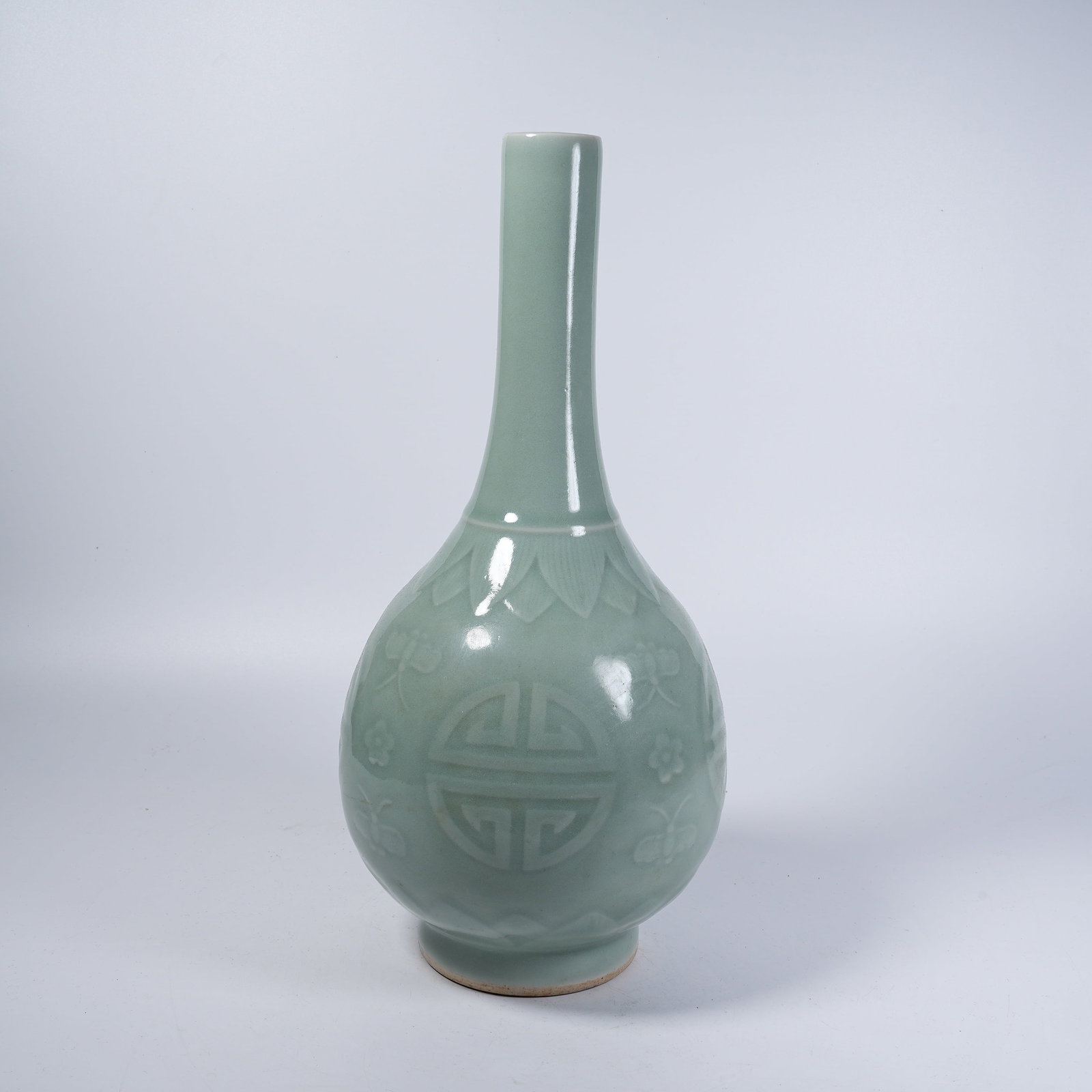 A LIGHT CELADON GALLBLADDER VASE WITH CIRCULAR LONGEVITY CHARACTER PATTERN: Light Celadon Gallbladder Vase with Circular Longevity Character Pattern