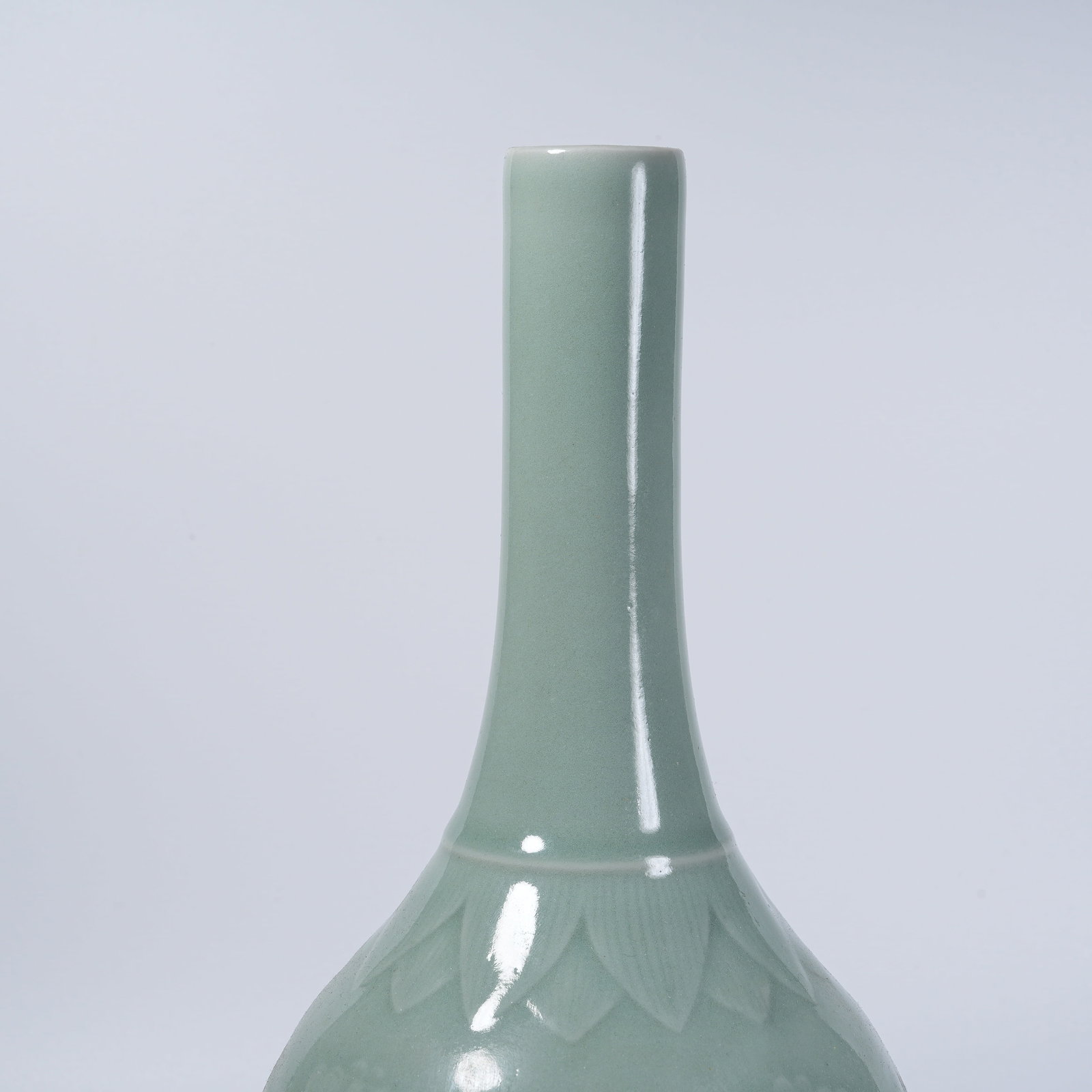 A LIGHT CELADON GALLBLADDER VASE WITH CIRCULAR LONGEVITY CHARACTER PATTERN - 2
