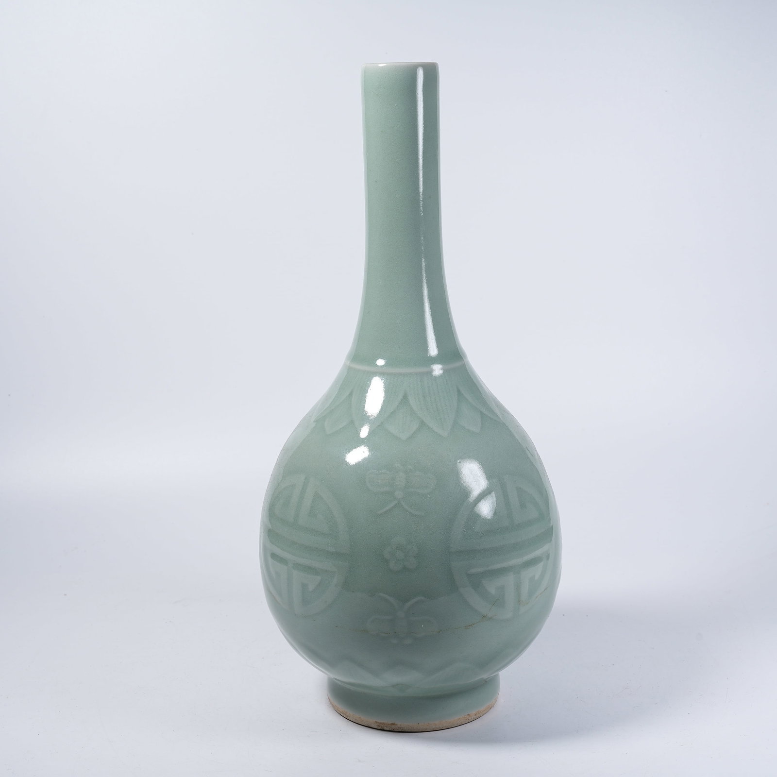 A LIGHT CELADON GALLBLADDER VASE WITH CIRCULAR LONGEVITY CHARACTER PATTERN - 7