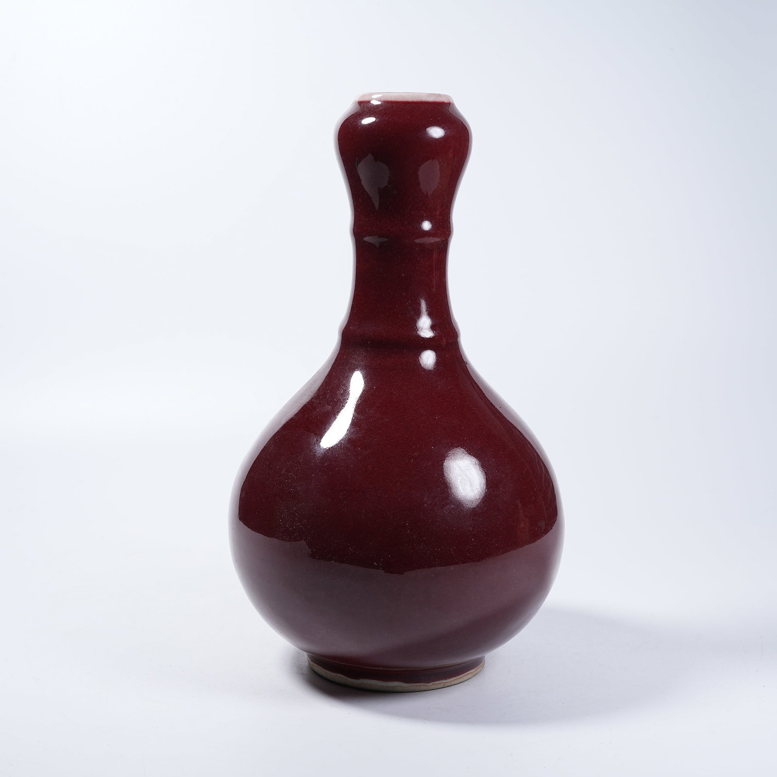 A SACRIFICIAL RED GLAZE GARLIC-HEAD VASE (1 of 9)