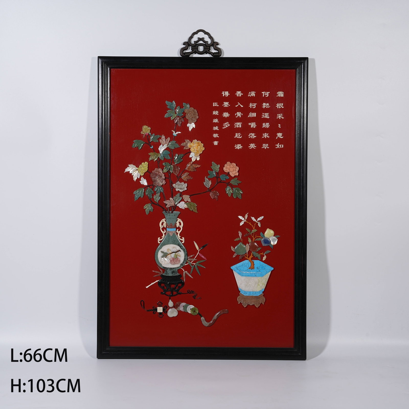 A RED SANDALWOOD HANGING SCREEN WITH ANTIQUE PATTERNS: Red Sandalwood Hanging Screen with Antique Patterns