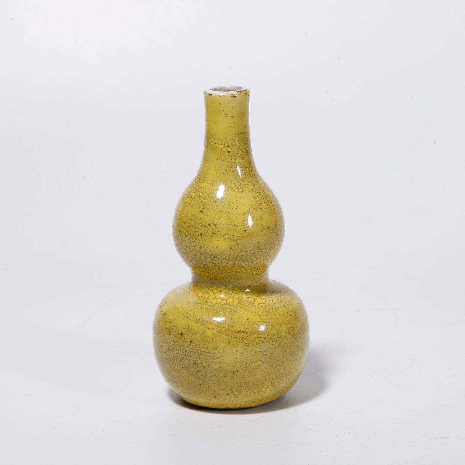 A YELLOW GLAZE GOURD VASE (1 of 8)