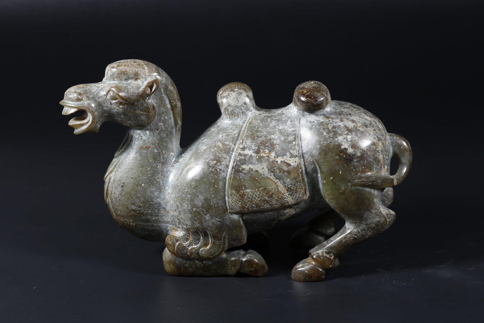 A ARCHAIC JADE CAMEL ORNAMENT (1 of 10)