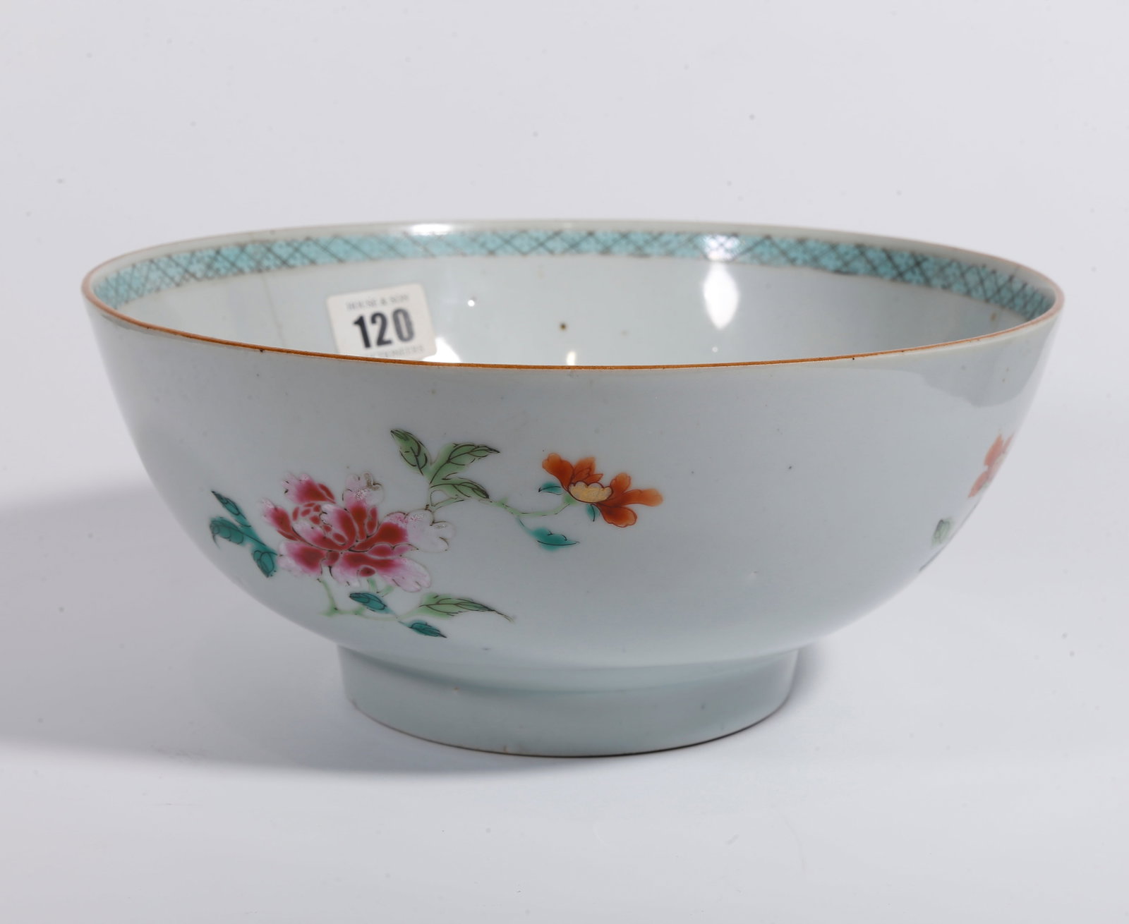 A FAMILLE ROSE BOWL WITH FLORAL PATTERNS: Famille Rose Bowl with Floral Patterns