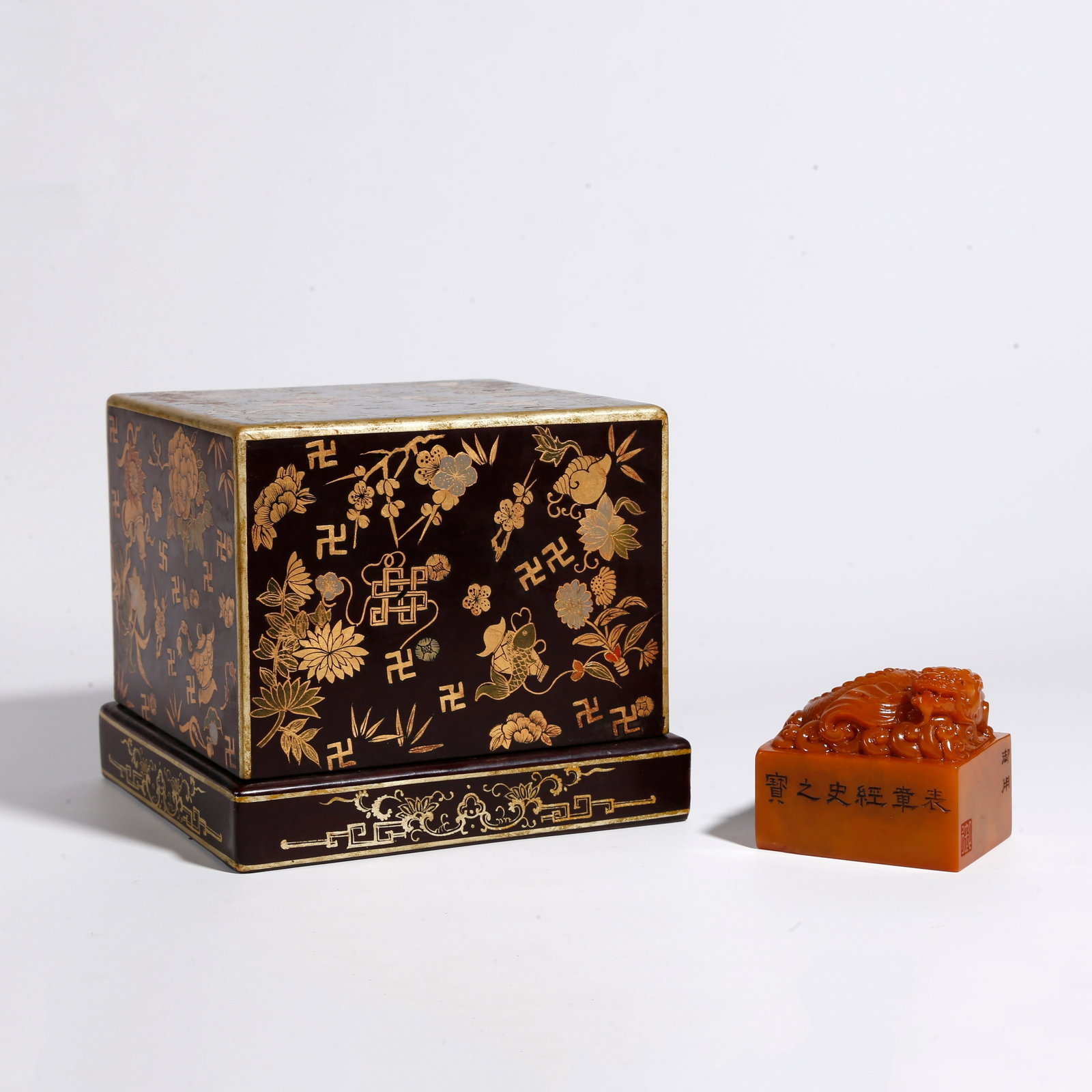 A SHOUSHAN TIANHUANG STONE SEAL CARVED WITH BEAST KNOB: Shoushan Tianhuang Stone Seal Carved with Beast Knob