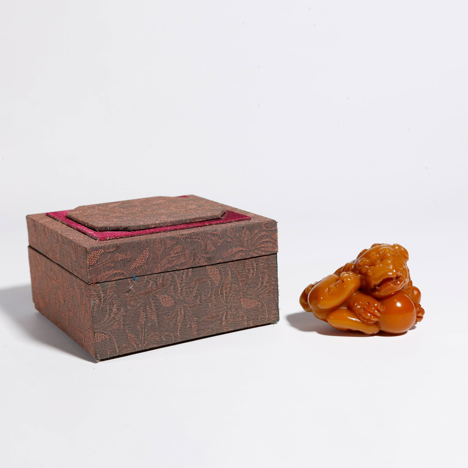 A SHOUSHAN TIANHUANG STONE HANDHELD ORNAMENT CARVED IN LION SHAPE: Shoushan Tianhuang Stone Handheld Ornament Carved in Lion Shape