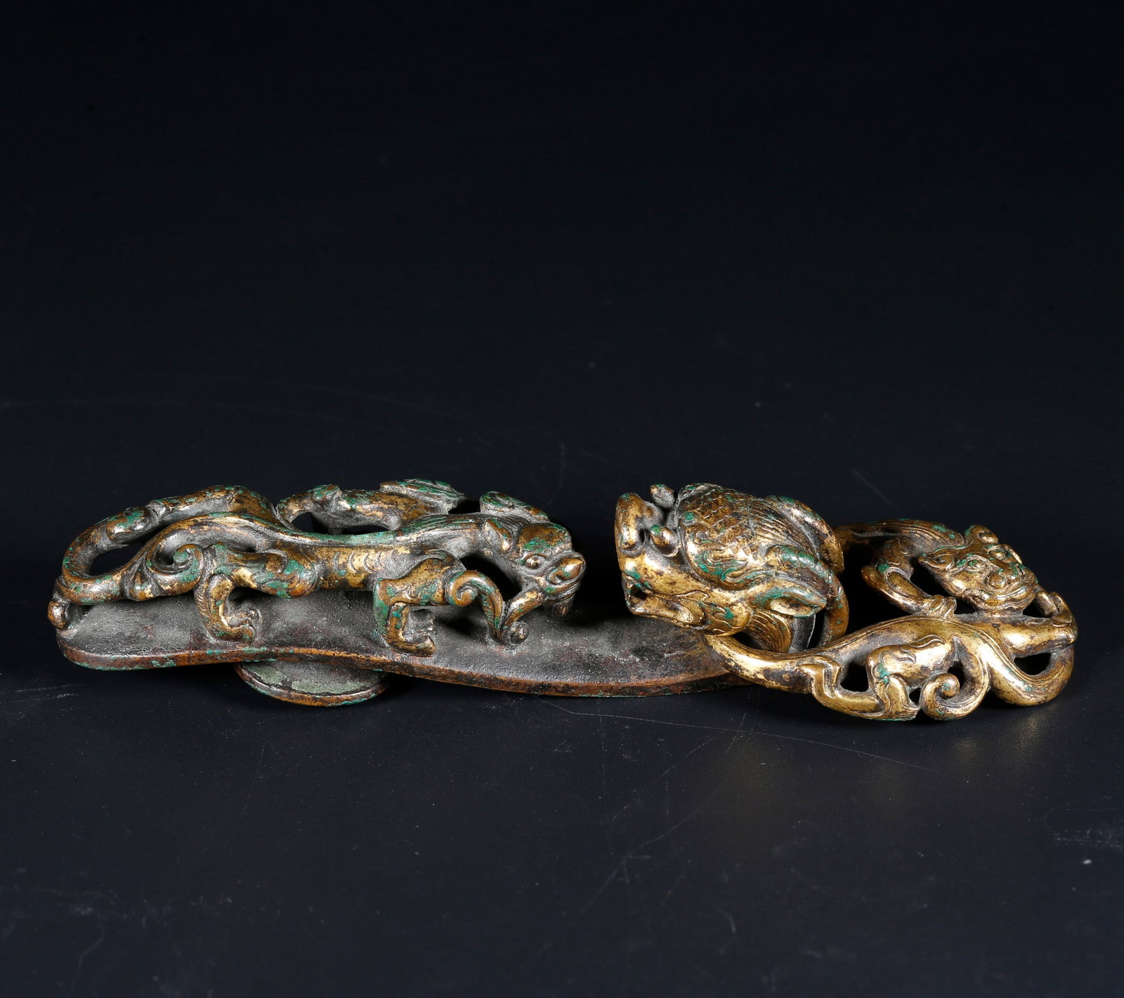 A GILT BRONZE BELT HOOK CARVED WITH DRAGON AND YOUNG DRAGON MOTIFS: Gilt Bronze Belt Hook Carved with Dragon and Young Dragon Motifs