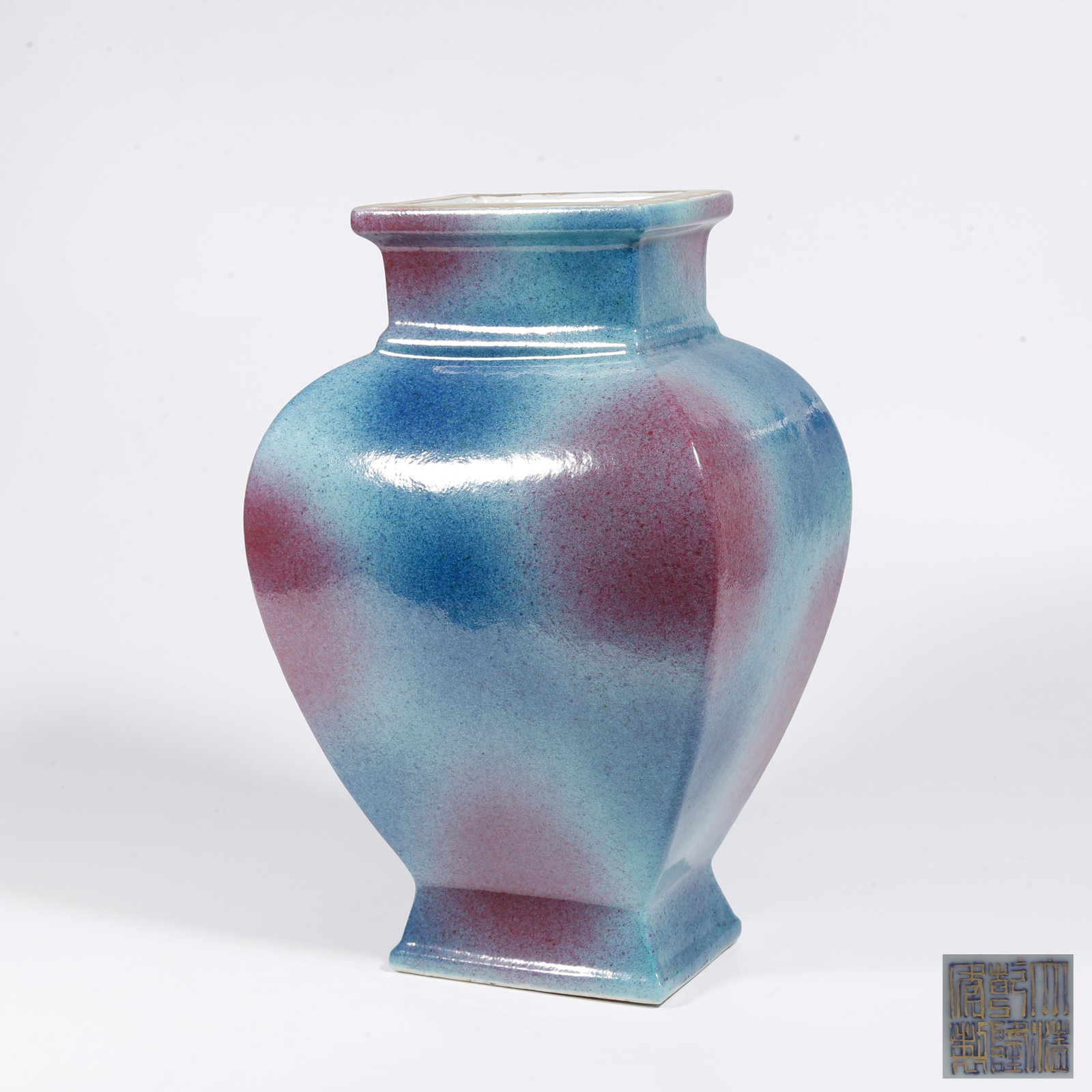 A SQUARE TAOHUADONG GLAZE VASE (1 of 9)