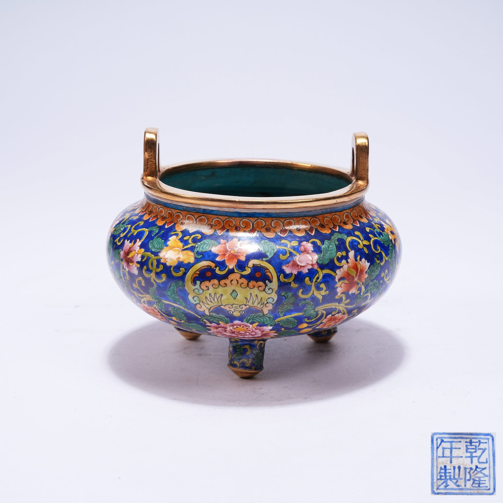 A CLOISONNÉ ENAMEL INCENSE BURNER WITH BOUNDLESS BLESSING PATTERN: Cloisonné Enamel Incense Burner with Boundless Blessing Pattern