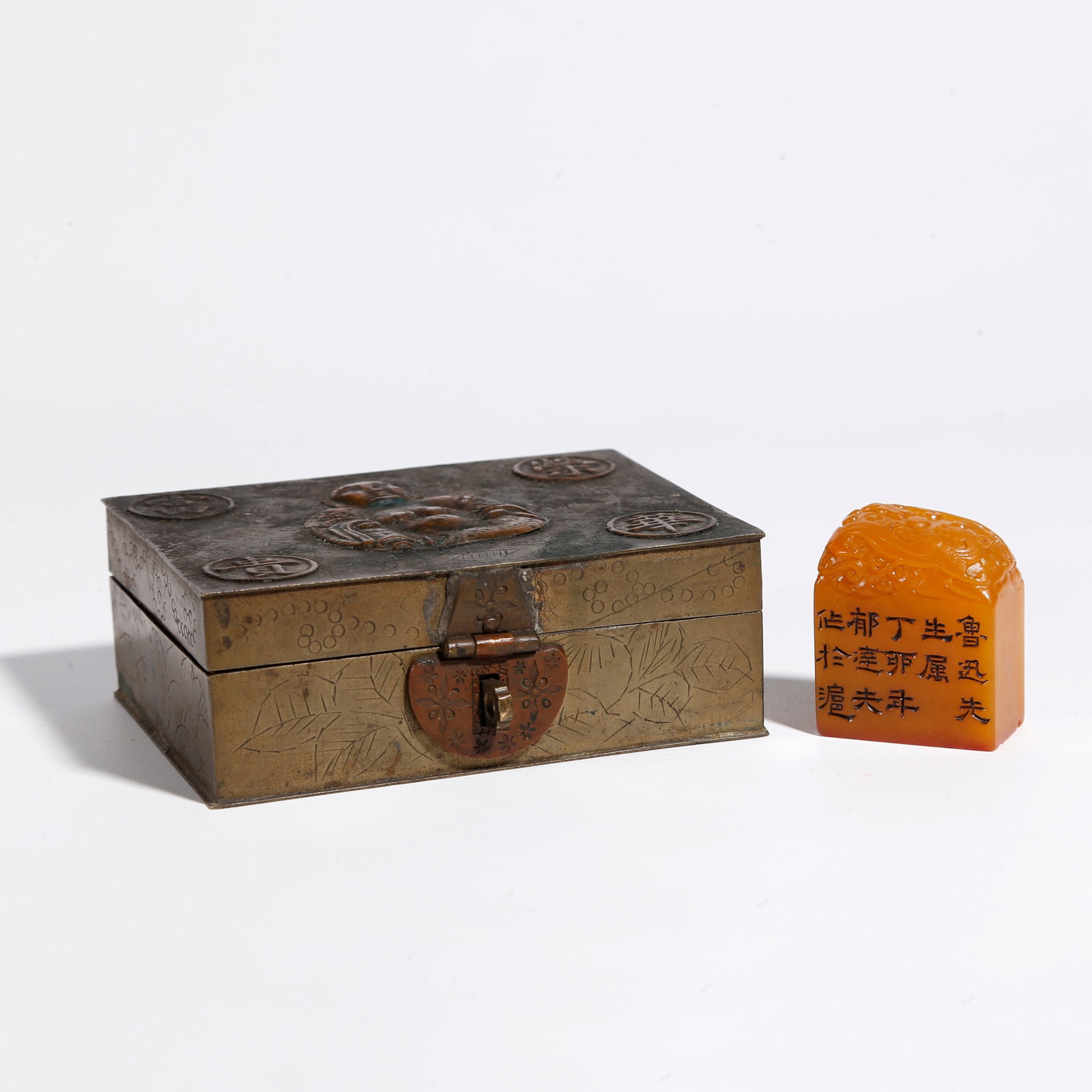 A SHOUSHAN TIANHUANG STONE SEAL INSCRIBED WITH POEM: Shoushan Tianhuang Stone Seal Inscribed with Poem
