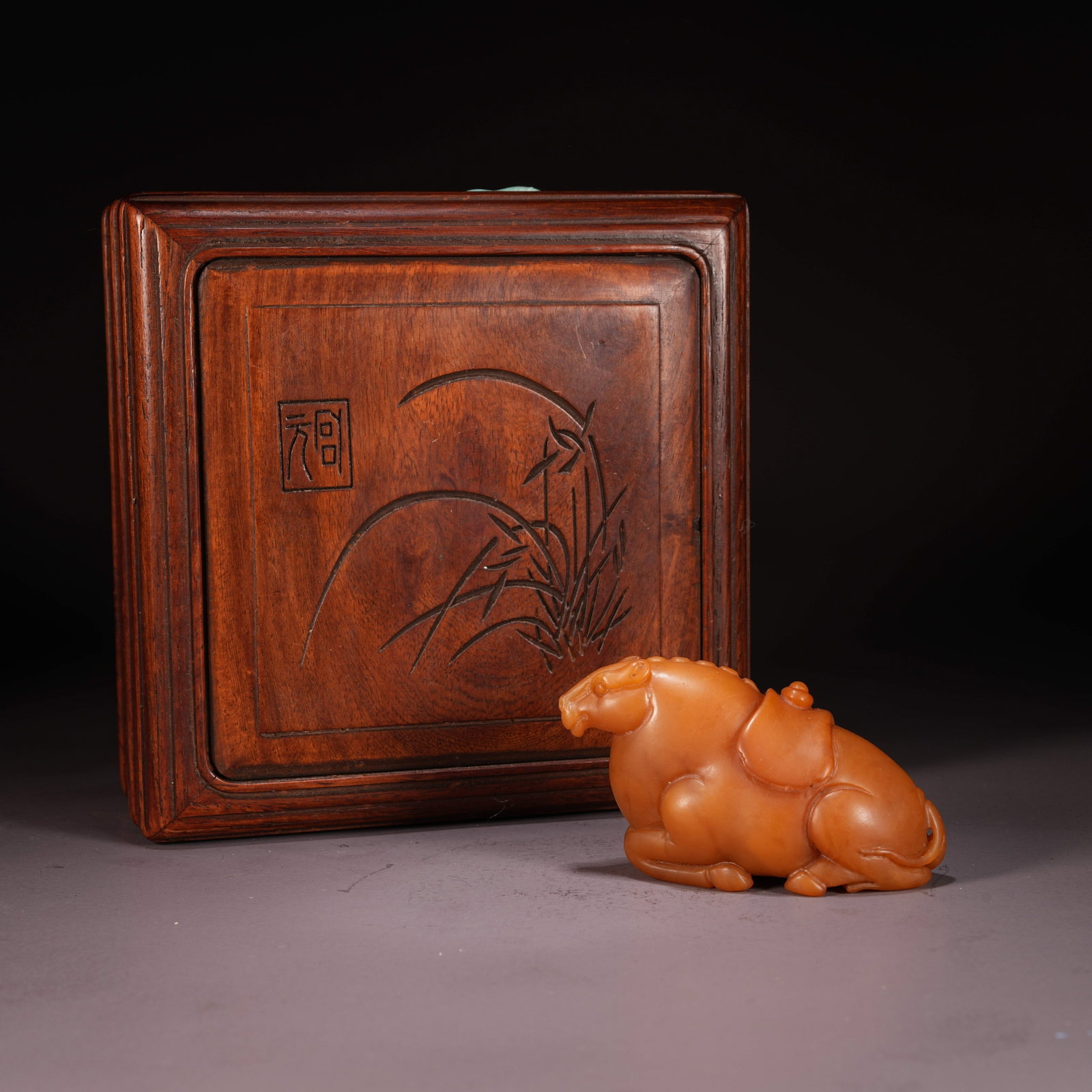 A SHOUSHAN STONE AUSPICIOUS BEAST ORNAMENT: Shoushan Stone Auspicious Beast Ornament