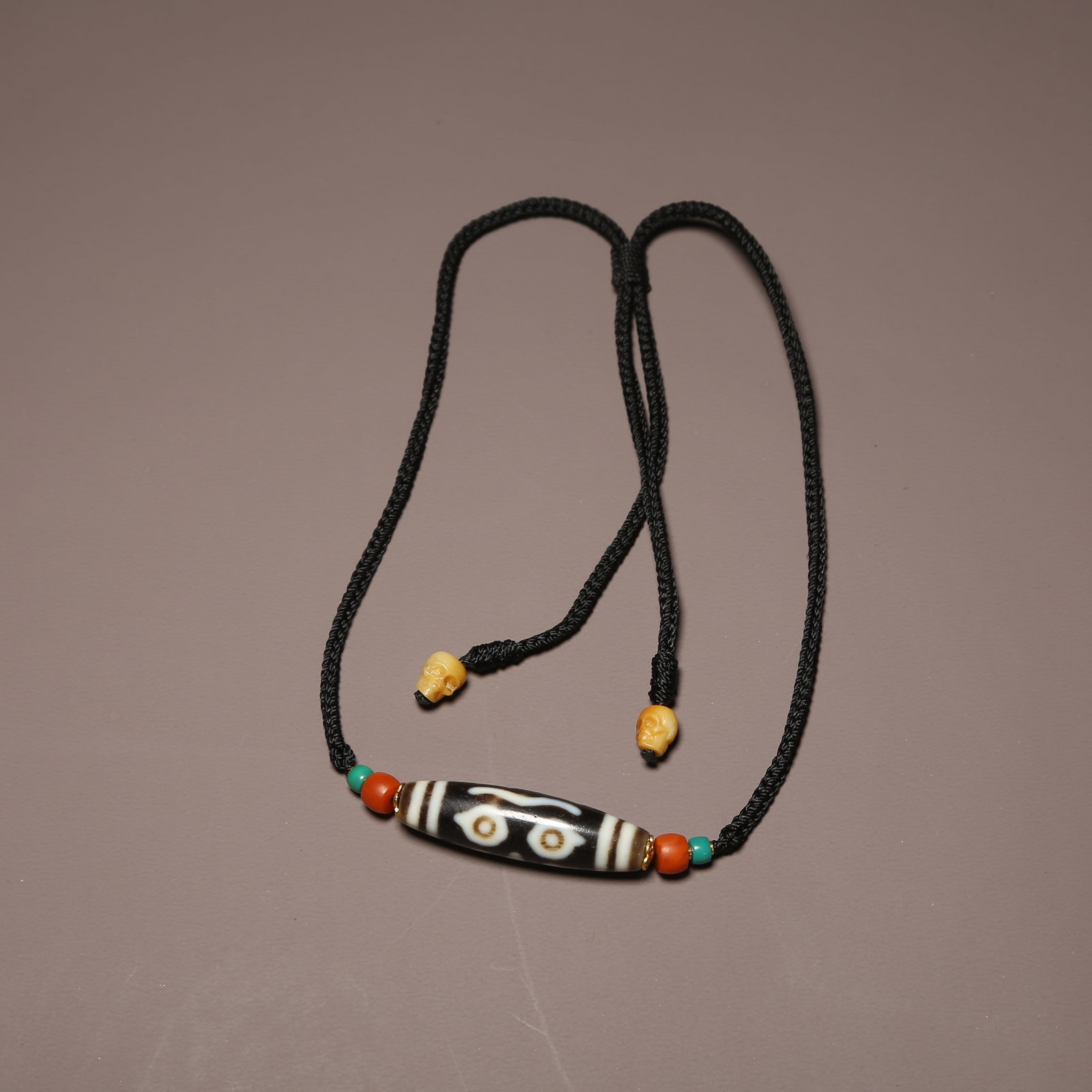 A STRAND OF AGATE DZI BEAD: One Strand of Agate Dzi Bead