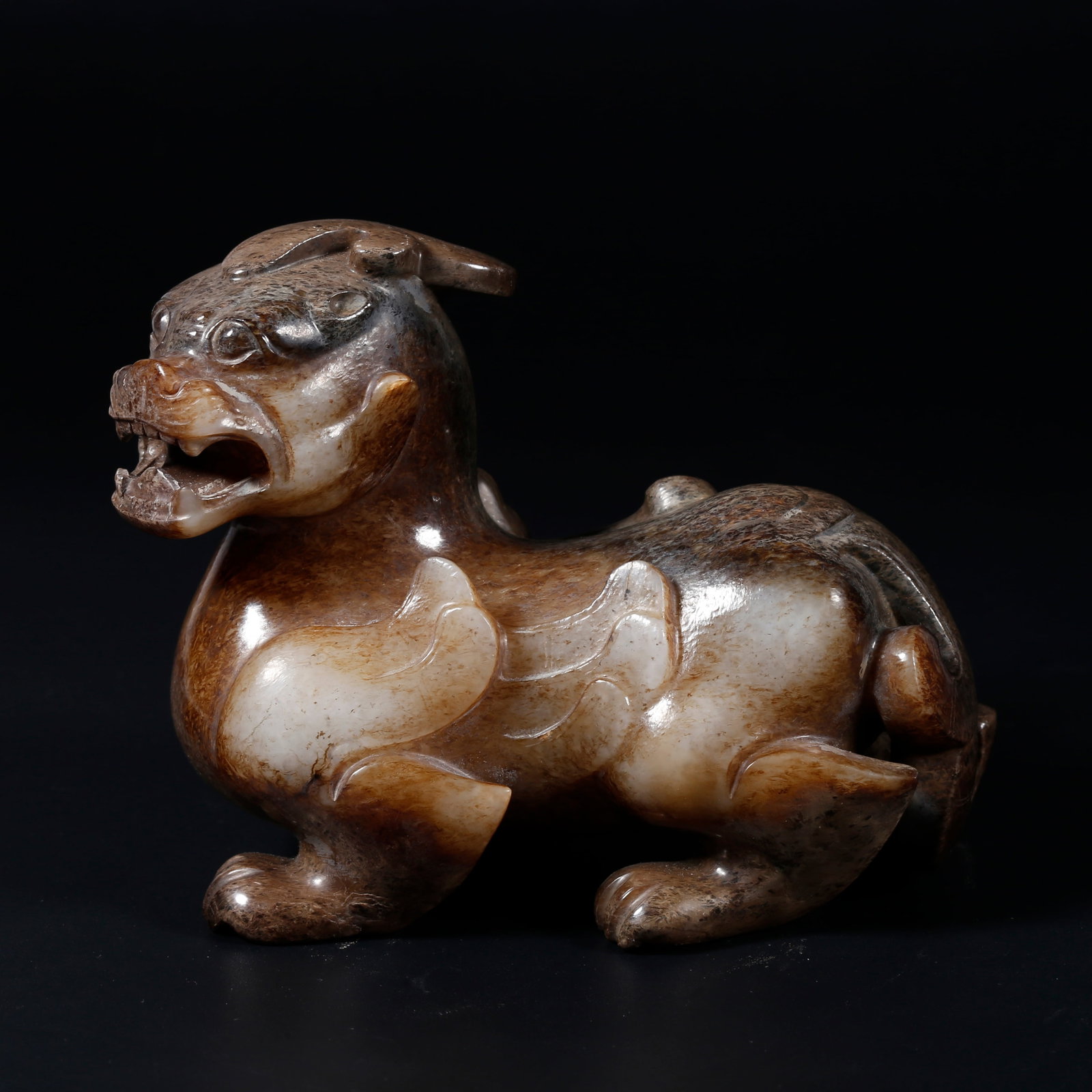 A ARCHAIC JADE CHILONG ORNAMENT (1 of 9)