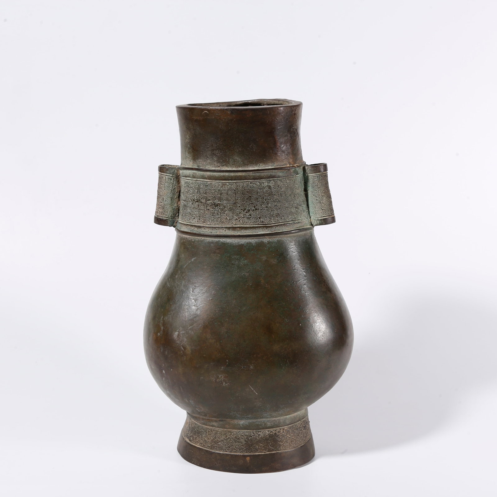 A BRONZE VASE WITH TWIN TUBULAR HANDLES (1 of 9)